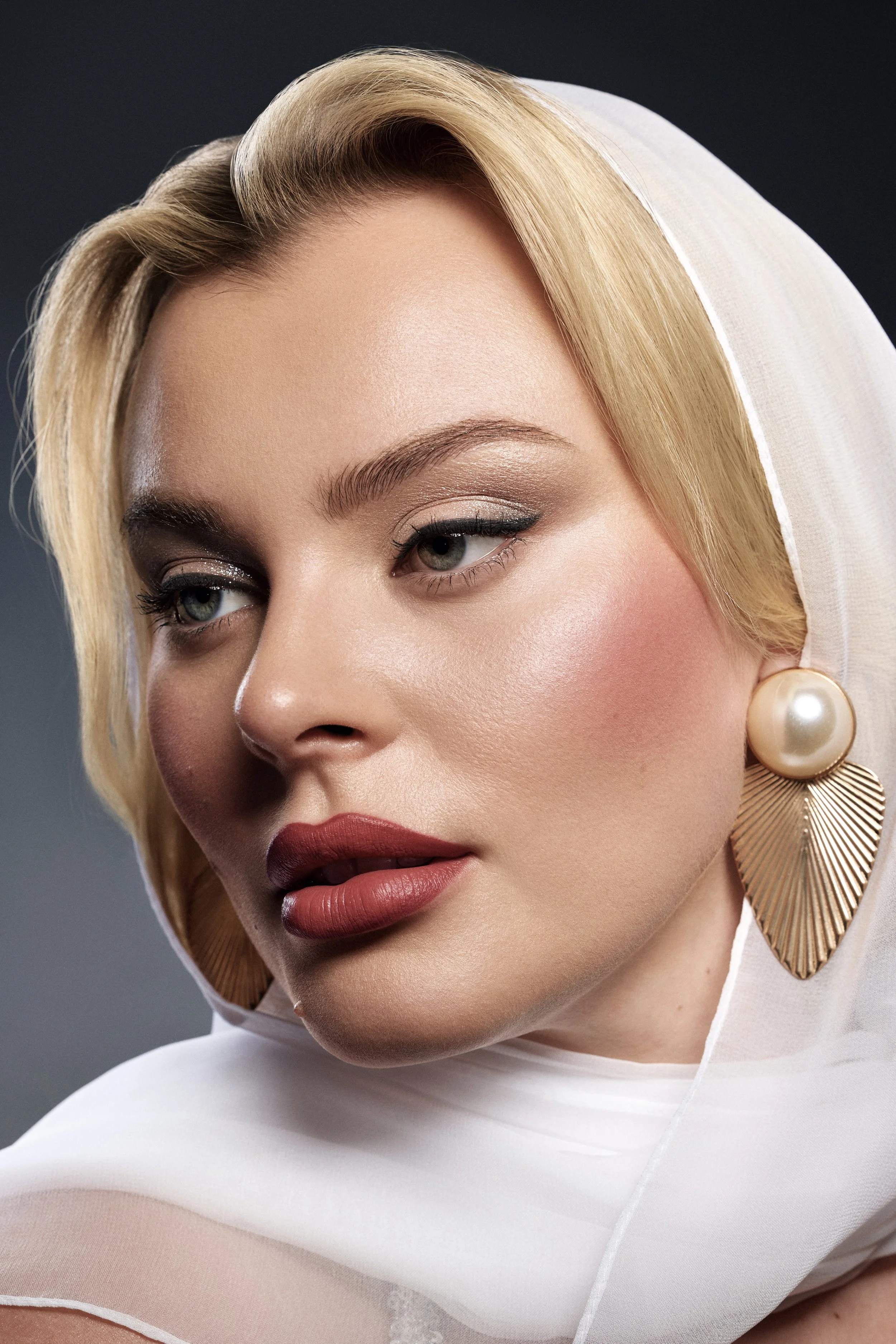 Elegant bridal makeup with soft contour, nude lips, and vintage-inspired headscarf – modern wedding beauty look.