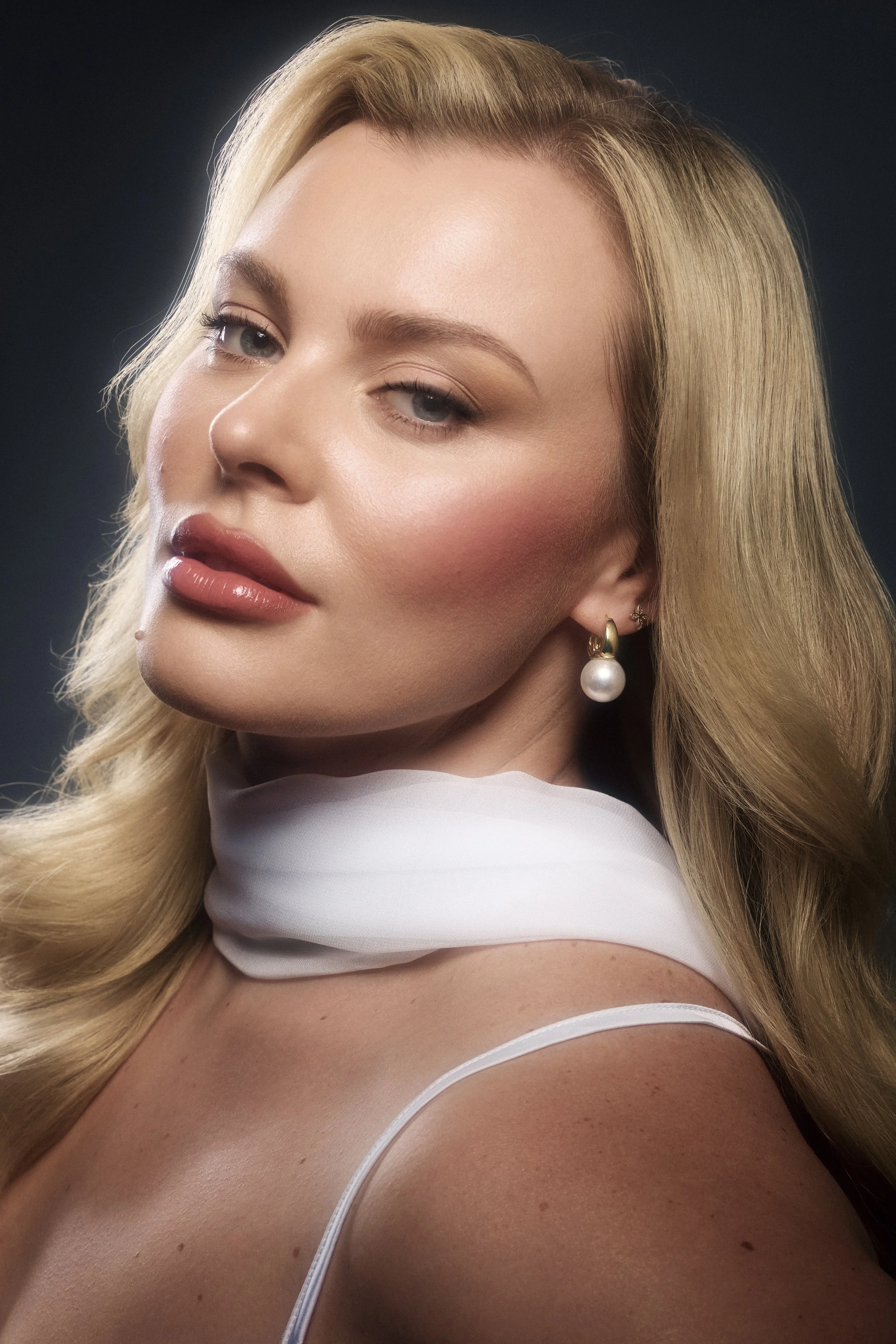 Old Hollywood-inspired bridal makeup with soft sculpted skin, pillowy lips, and classic waves – luxury wedding beauty look by Los Angeles makeup artist.