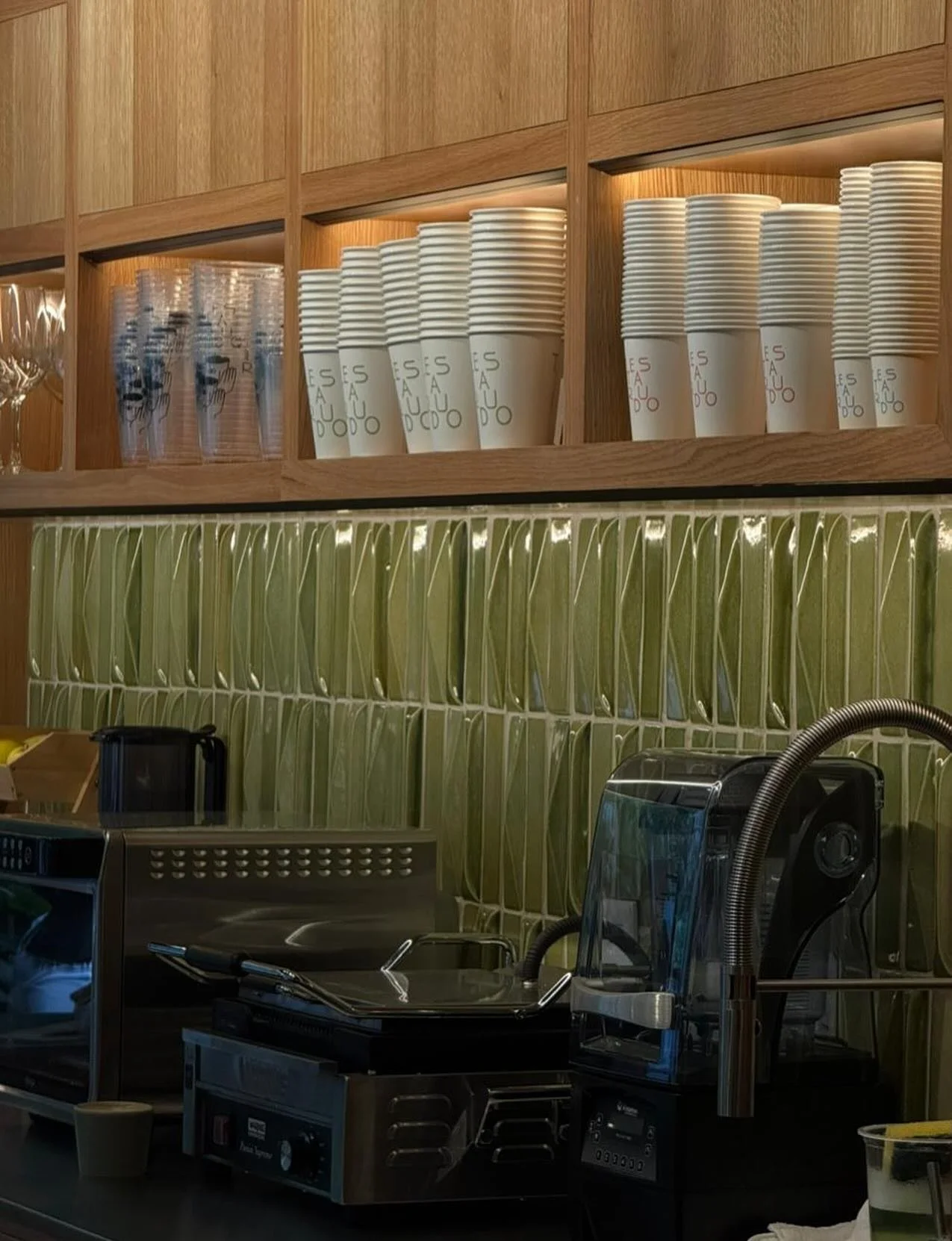 ☕ &ldquo;En cada taza, un momento testarudo. Te esperamos en el coraz&oacute;n de la Ju&aacute;rez.