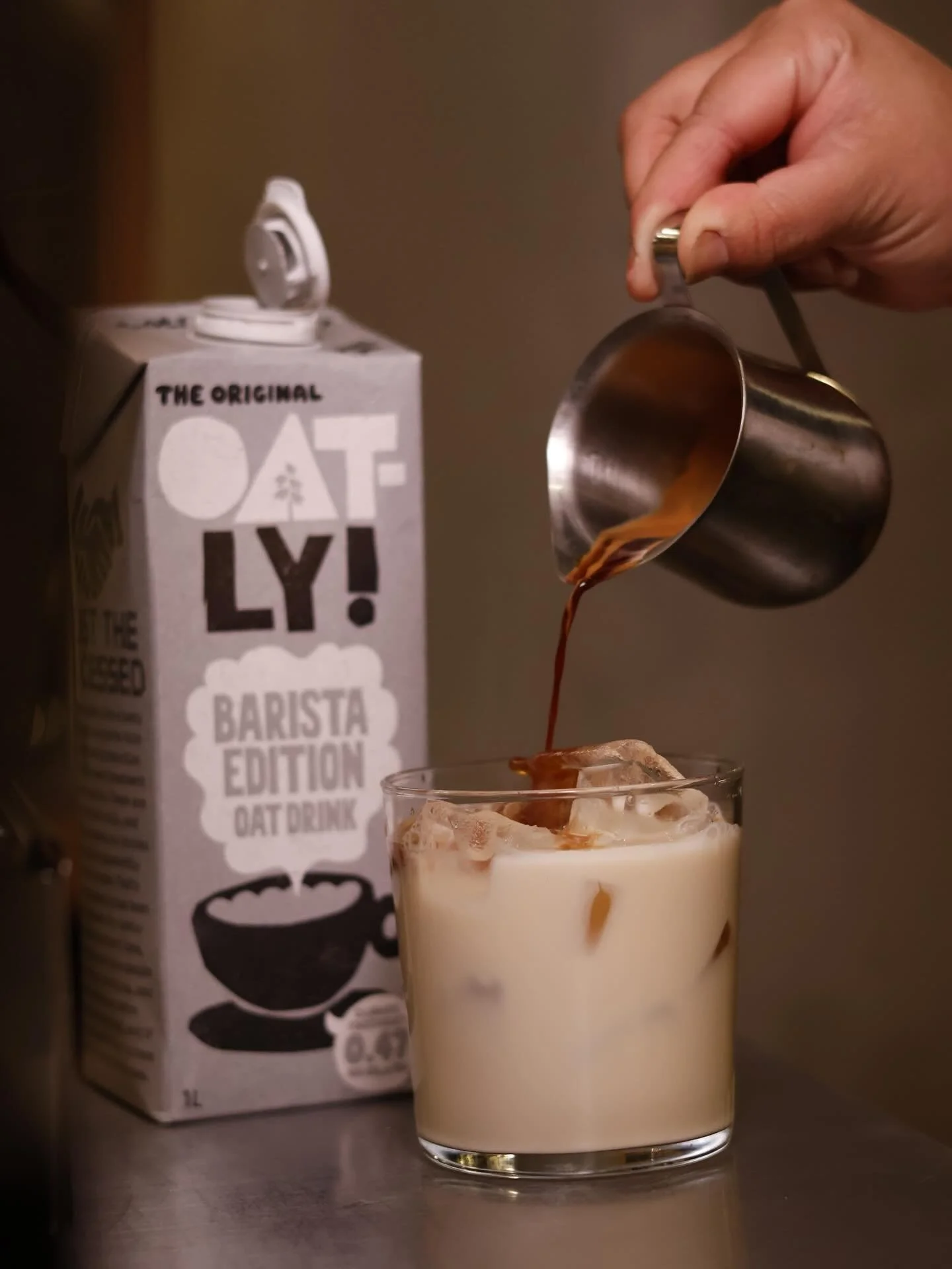Bebidas a base de caf&eacute; gratis con @oatly en @testarudo_cafe !
🫰🏻 todos los d&iacute;as 10 de cada mes
☕️ 12:00 a 14:00hrs