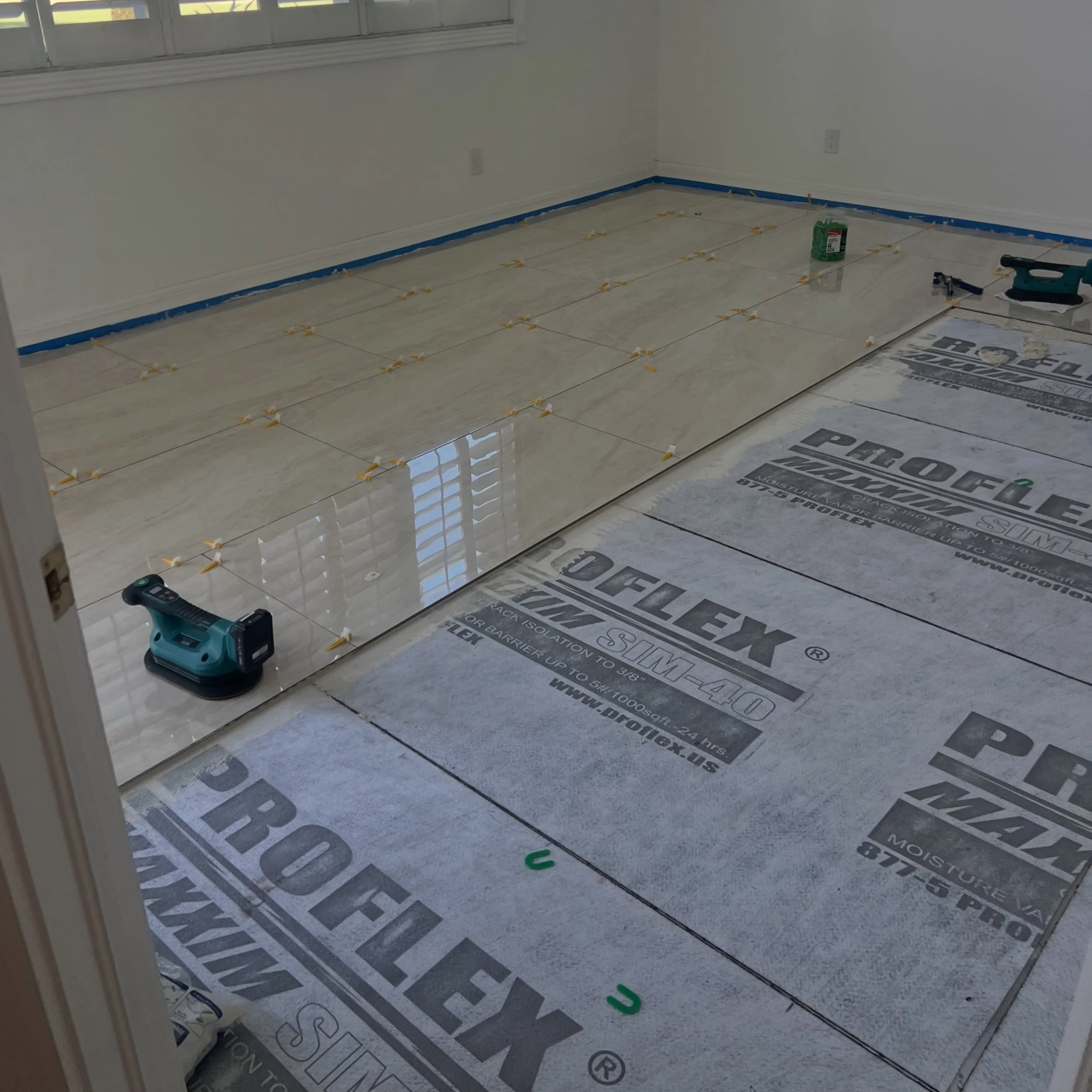 Another flooring transformation completed. 👏

We removed the old carpeting and upgraded this space with beautiful tile flooring for a clean, durable, and modern look.

Thinking about updating your floors?

☀️🚨 Summer Special: Save up to 15% on labo