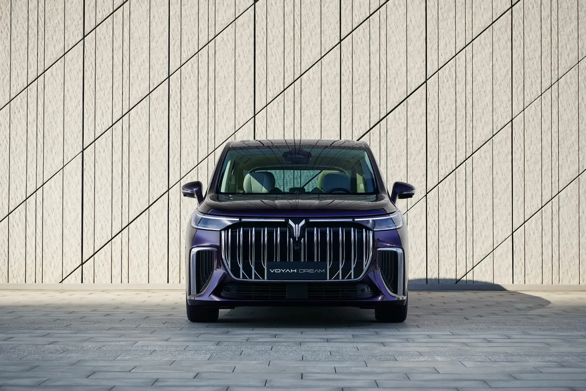 Royce Chauffeur: servizio esclusivo elegante e stile executive impeccabile