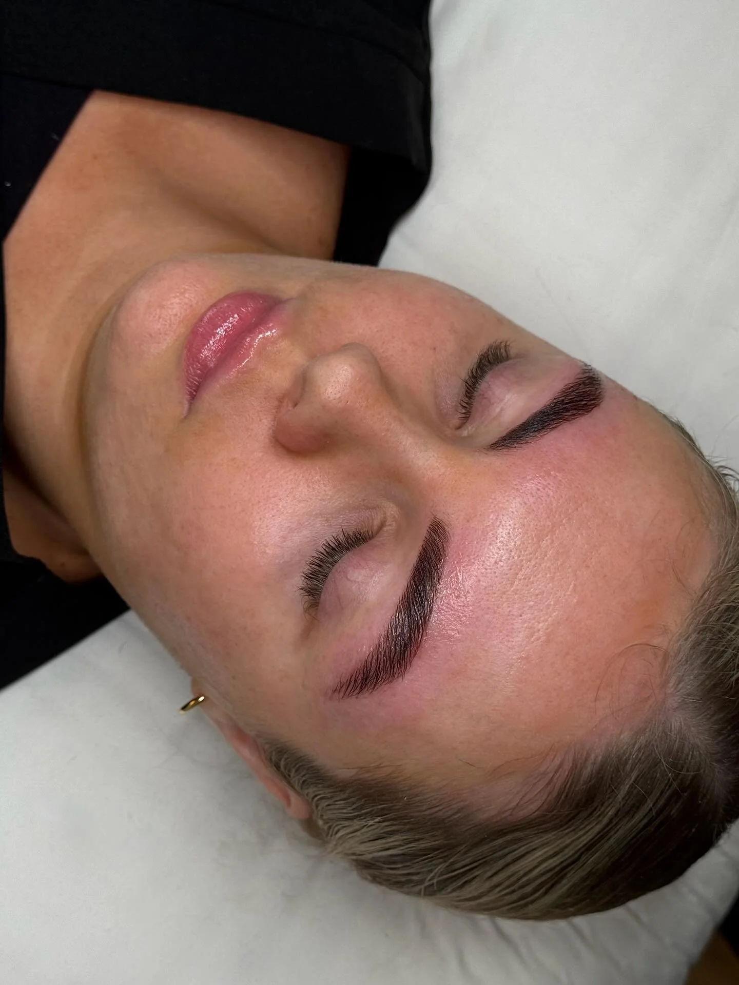 Nothing like a fresh Brow Lami 😮&zwj;💨
&lrm; 

&lrm; 

#lashes #lashextensions #beauty #makeup #volumelashes #eyelashextensions #eyelashes #lashartist #lash #lashesonfleek #minklashes #lashtech #classiclashes #brow #brows #beauty #eyebrows #browson