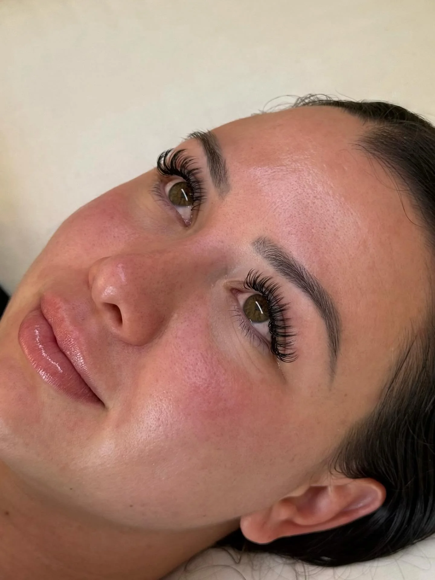 Absolutely loveddd doing this Wet set!
&lrm; 

&lrm; 

#lashes #lashextensions #beauty #makeup #volumelashes #eyelashextensions #eyelashes #lashartist #lash #lashesonfleek #minklashes #lashtech #classiclashes #brow #brows #beauty #eyebrows #browsonfl