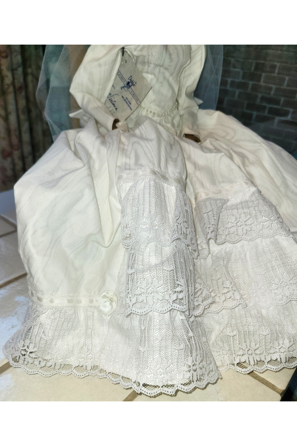 Daddy’s Long Legs “Victoria” Limited Edition Art Doll Signed26.png