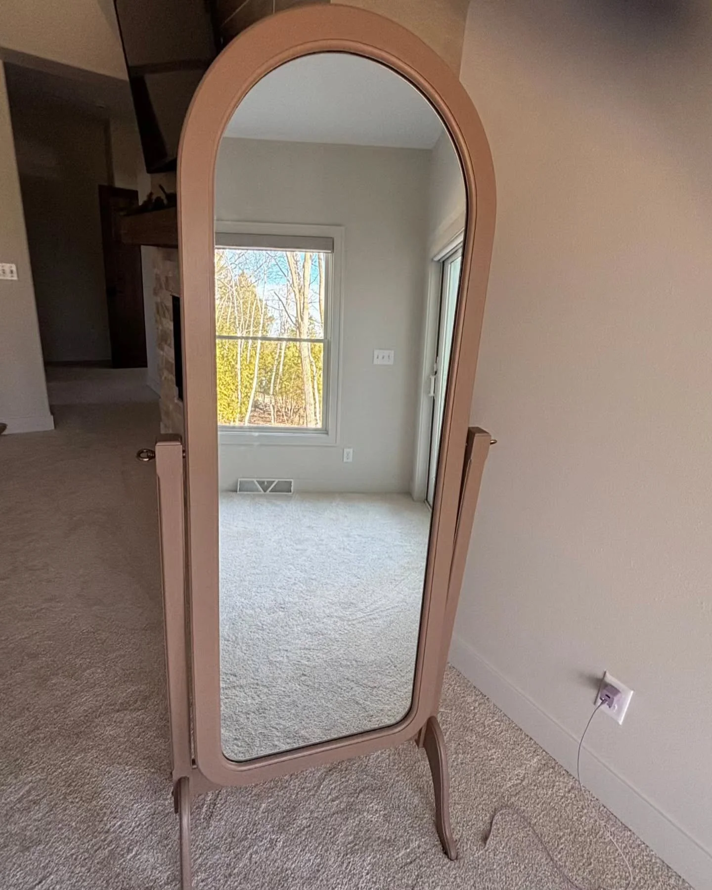 A little bit of paint turned this dated, stained oak mirror into a now modern looking piece fit to be a family heirloom! 
#painted #paintedfurniture #smallbusinessowner #smallbusiness
