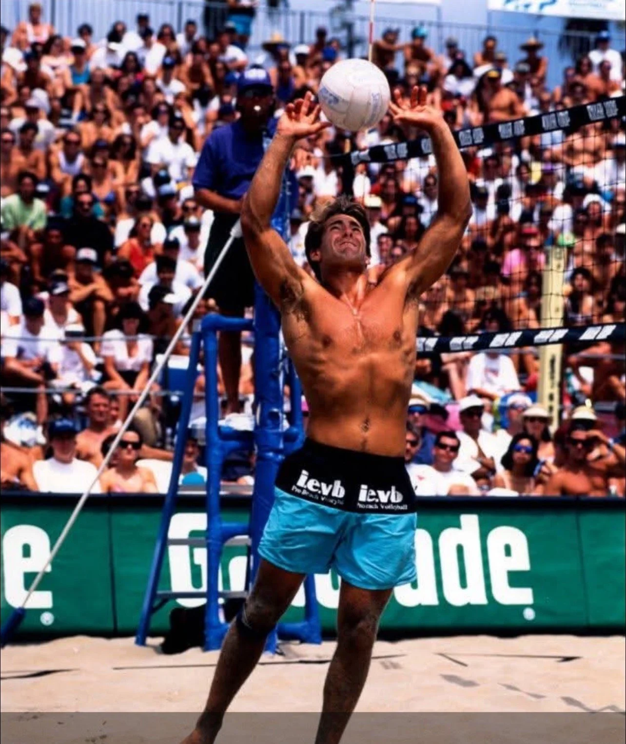 volleyball player in great shape and serving up a volley after receiving physical therapy from Dr. Zach Kaplan