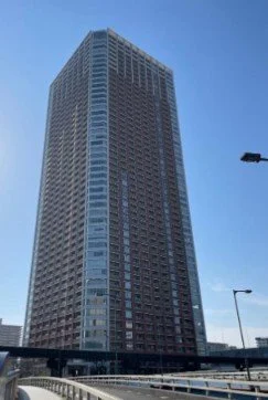 高層ビルと青空