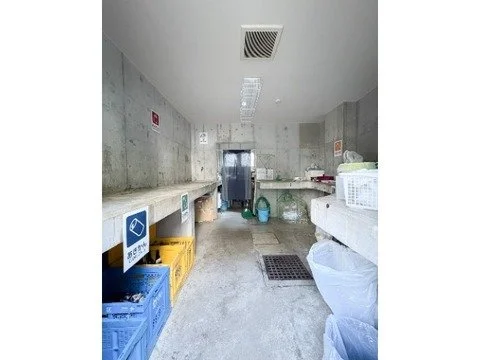 工場の洗浄場または食品工場の食材準備エリアの内部