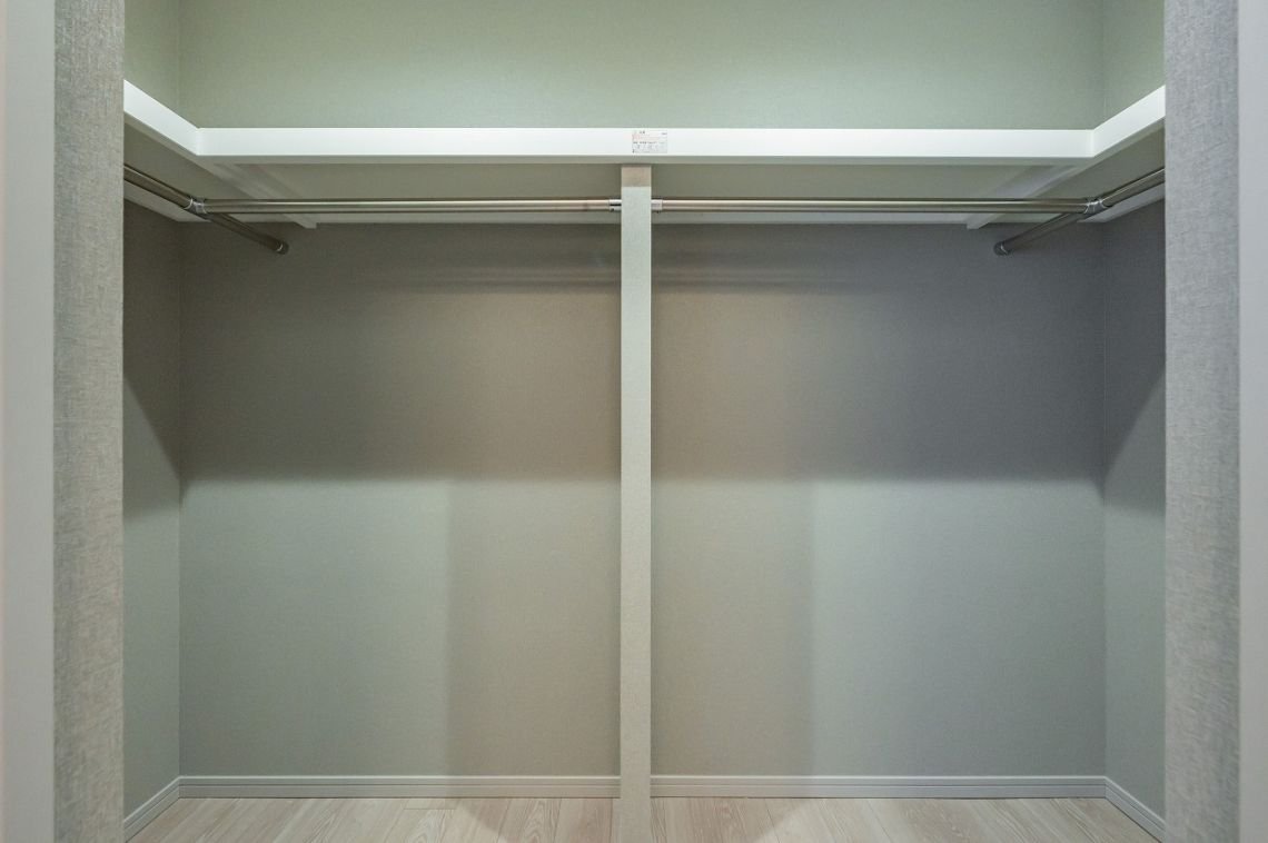 空のクローゼット