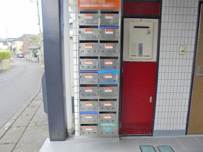 郵便箱と宅配ボックスの集合