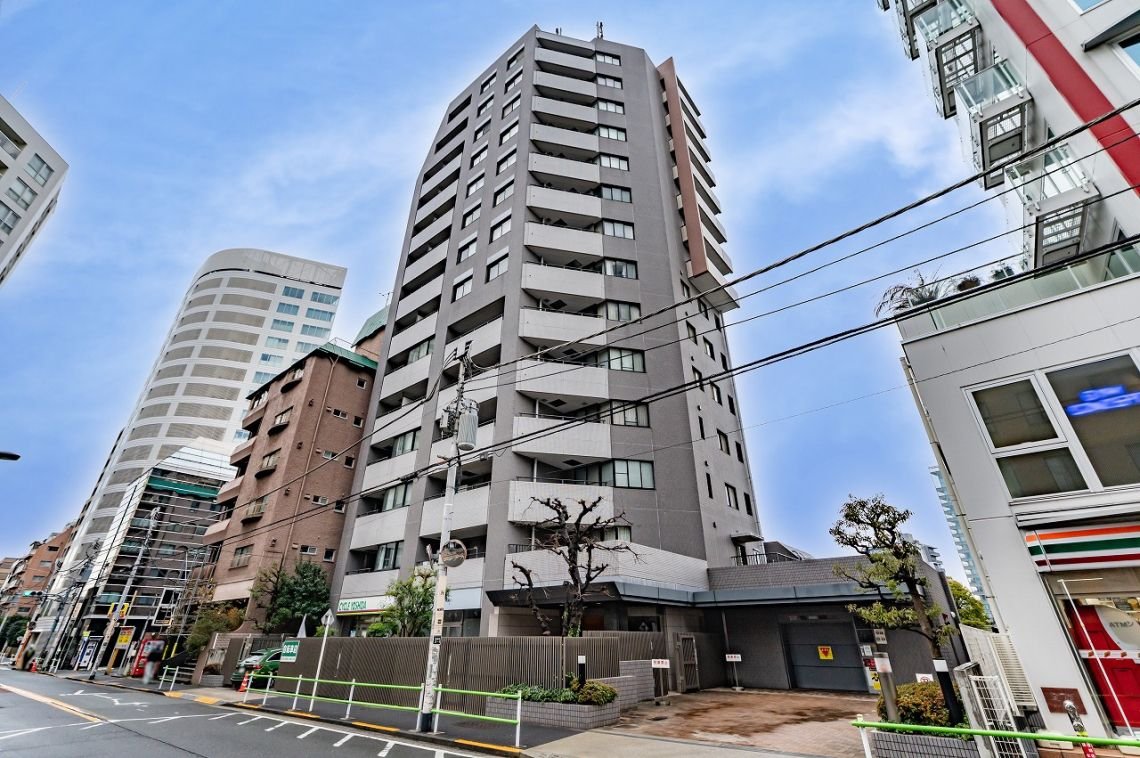 都市の高層ビル群。