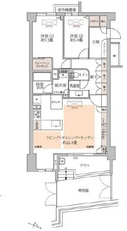 マンションの間取り図で、リビング・ダイニング・キッチン、2.2畳のバルコニー、2つの洋室（約7.2畳と約5.0畳）、浴室、トイレ、洗面所、玄関、収納スペース、テラス、専用庭が示されている。