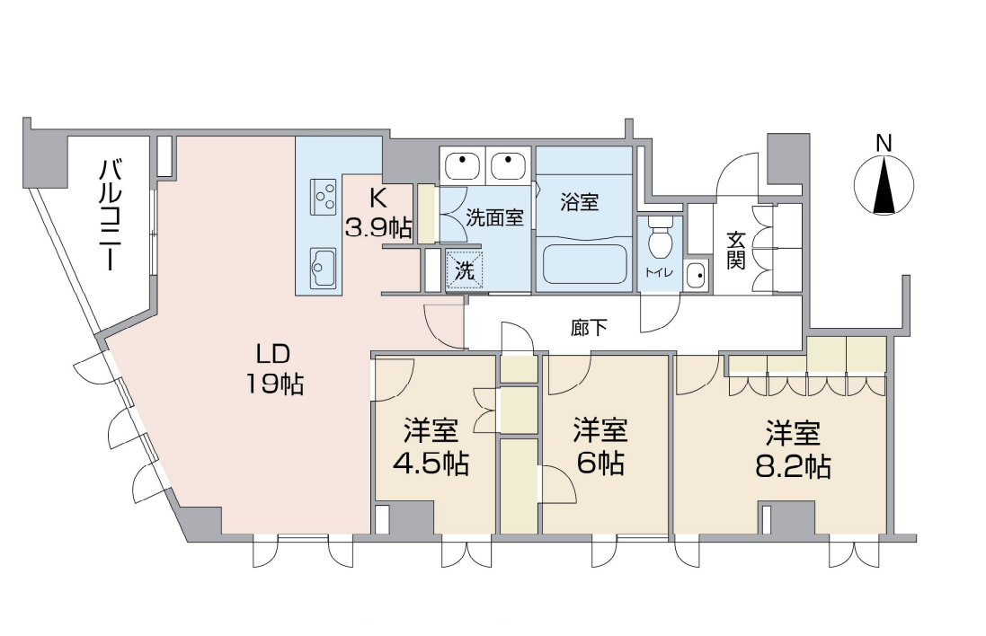 アパートの間取り図。リビングルーム、大きなキッチン、バルコニー、3つの洋室、浴室、トイレ、洗面所、玄関が示されている。