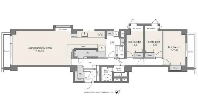 3つの寝室、トイレ、バスルーム、リビングダイニングキッチンの間取り図。多くの窓とバルコニー付き。