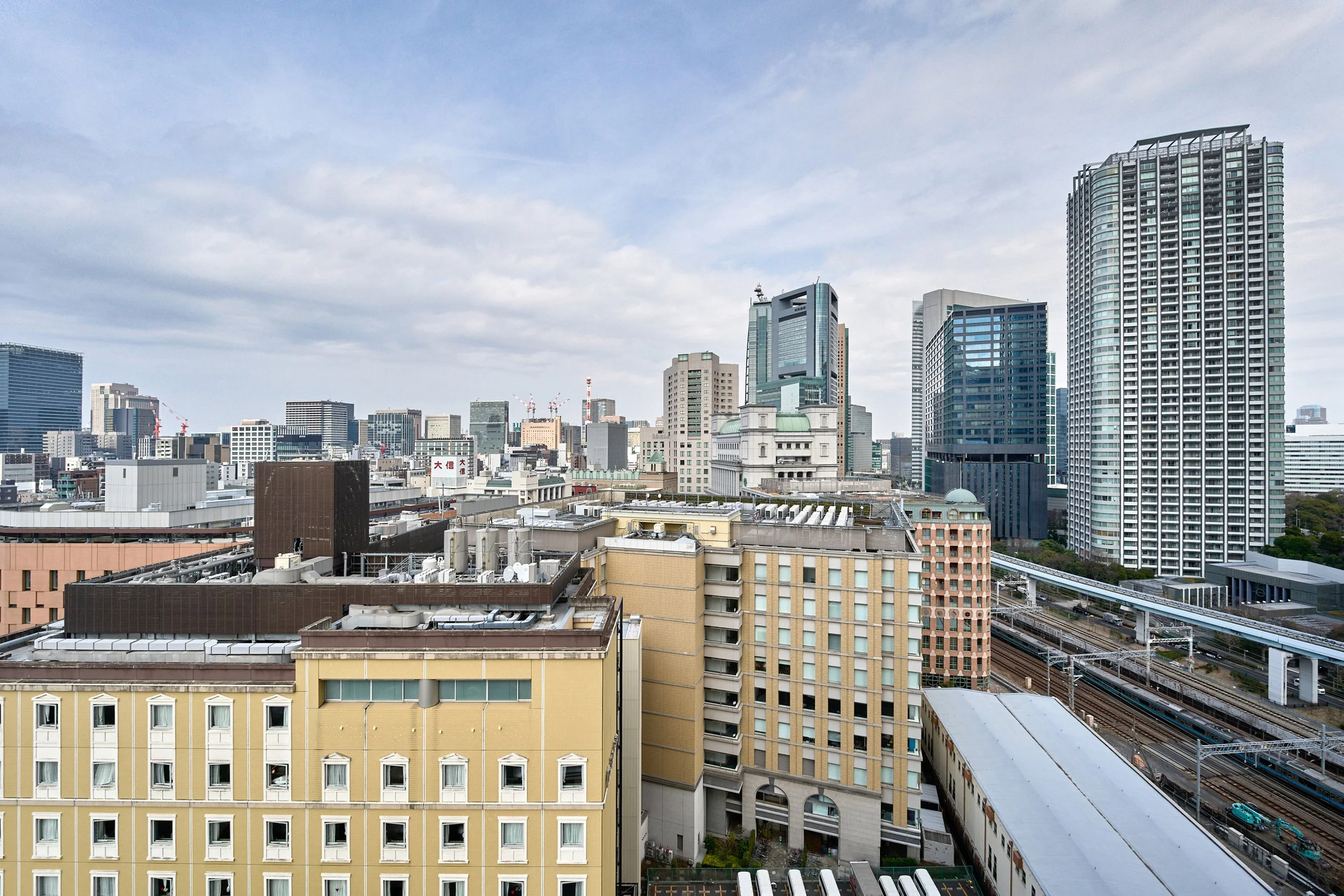 東京の高層ビルと市街地の景色