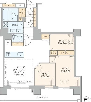3つの寝室とリビングダイニングキッチンを含む日本の住宅の間取り図。バルコニー、浴室、洗面所、トイレ、収納スペースも示されている。