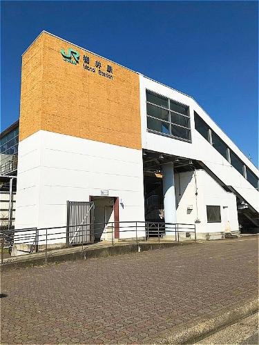 山梨県のJR東日本の駅舎外観
