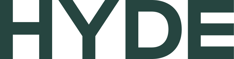 Logotipo de HYDE en letras grandes y oscuras.
