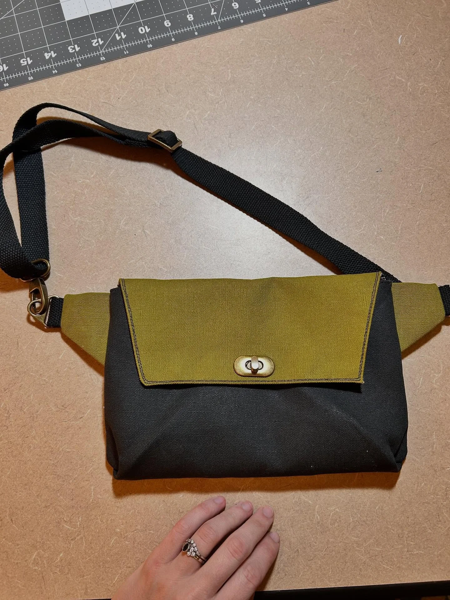 New bag! #bagmaking #sewing #christmasgiftideas #crossbodybag #richmondart #sew #stitch