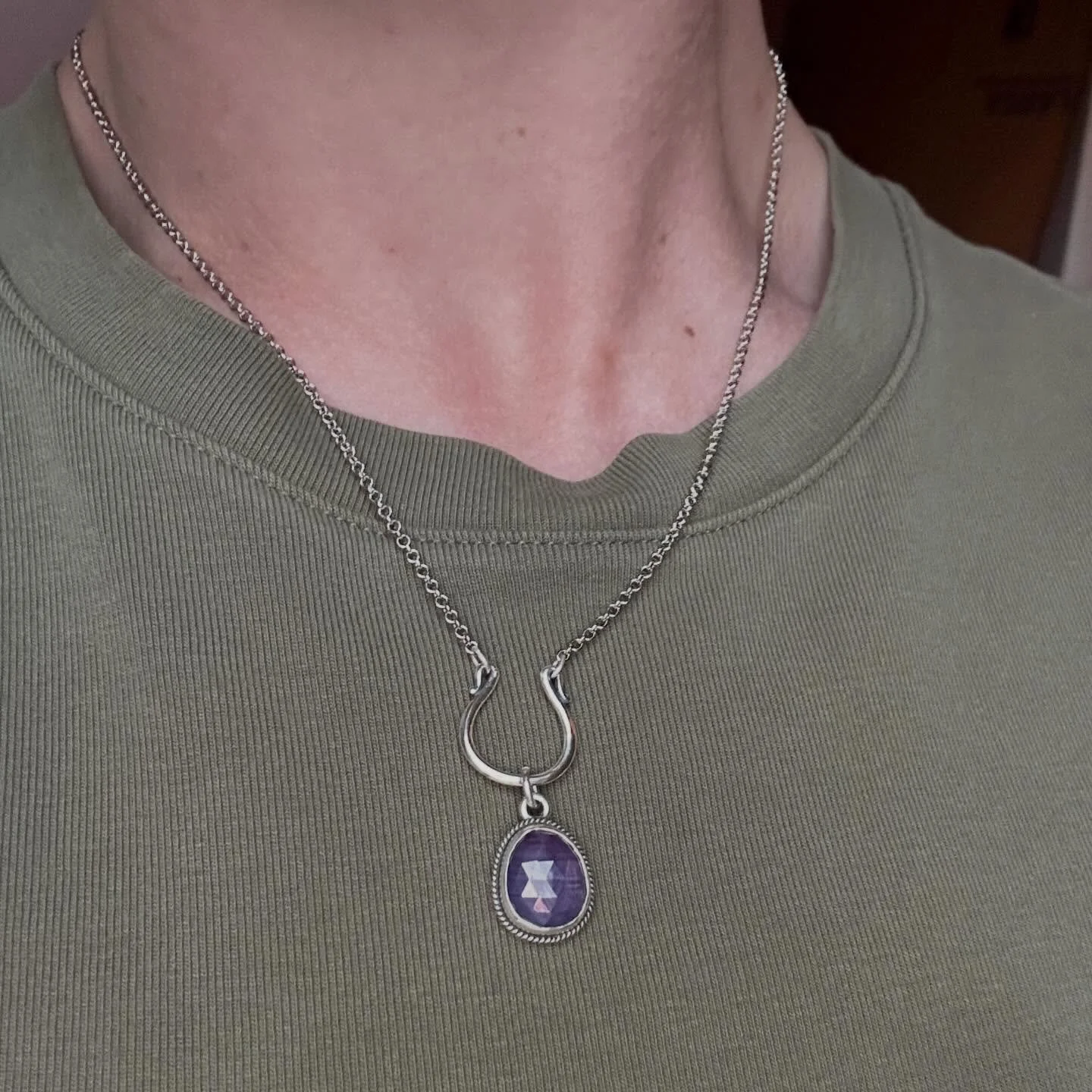 @songyeedesigns thank you for this amazing sapphire set. Behind each of the stones is some of the ashes of my beloved dog Nala. Please take a look at songs work. I&rsquo;m so happy to have found her and for her to treat this project so delicately. #s