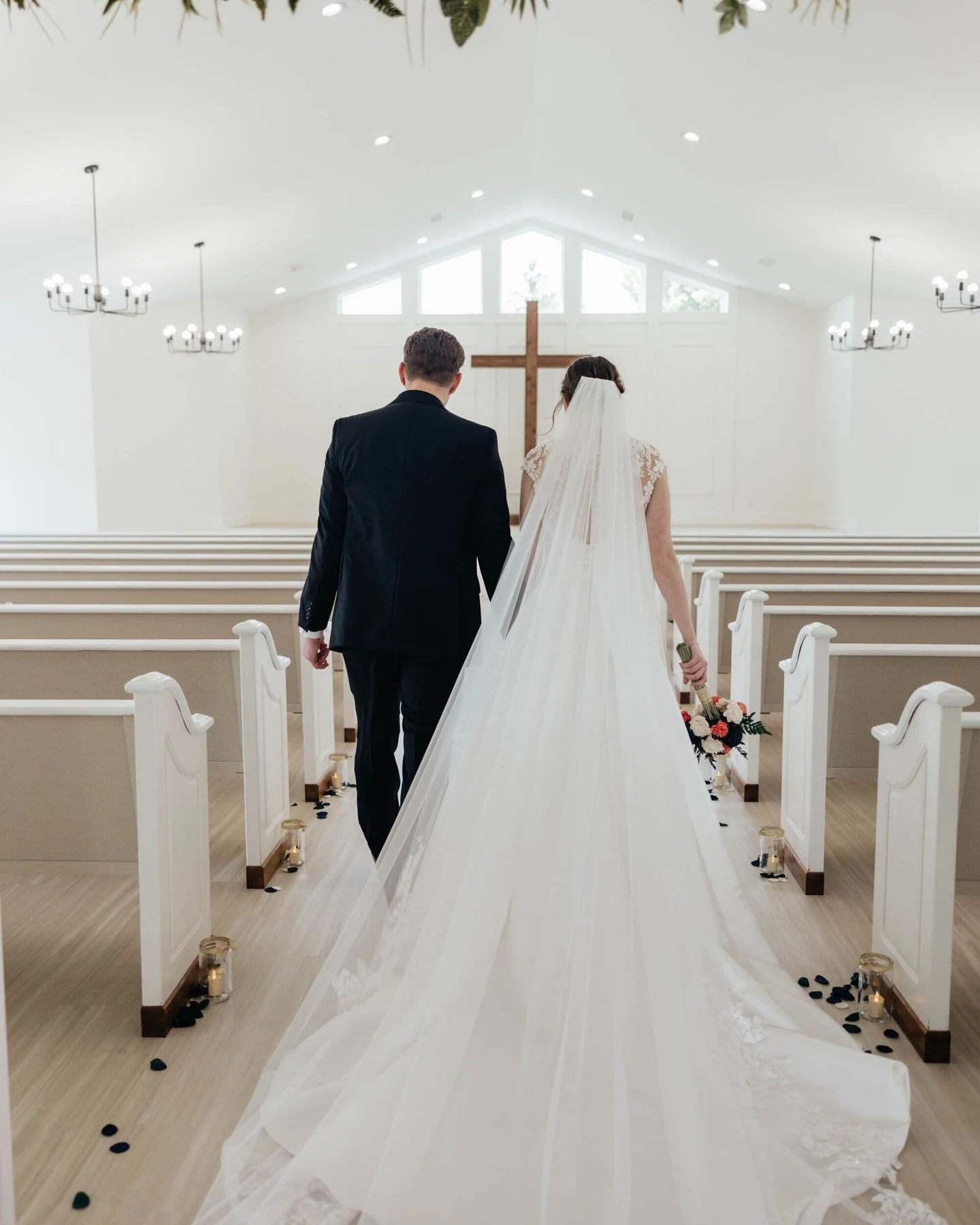 Grab your love and run back down the aisle for those solo couple shots. A perspective we love to see. It's a truly surreal moment. 🥰🤍
.
.
.
.
📷: @jenna.lynnphotography 
.
.
.
.
#instabridal #bridetobe #weddinginspiration #weddingdress #SouthernCha