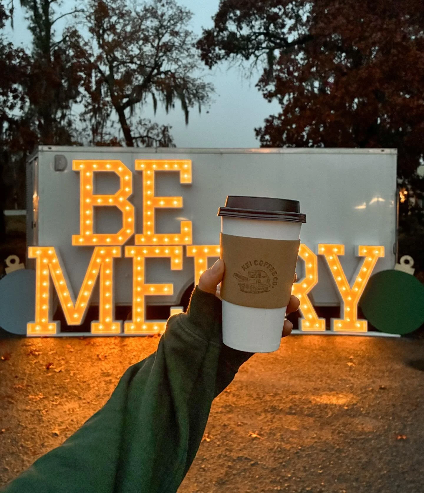 Looks like the rain&rsquo;s taking a coffee break which means you should too 😉🎄 We&rsquo;re at Carolina Marketplace from 7&ndash;10! Come thrift with Candy Thrifts and grab a cup! 

#coffee #myrtlebeach #coffeetruck #christmas