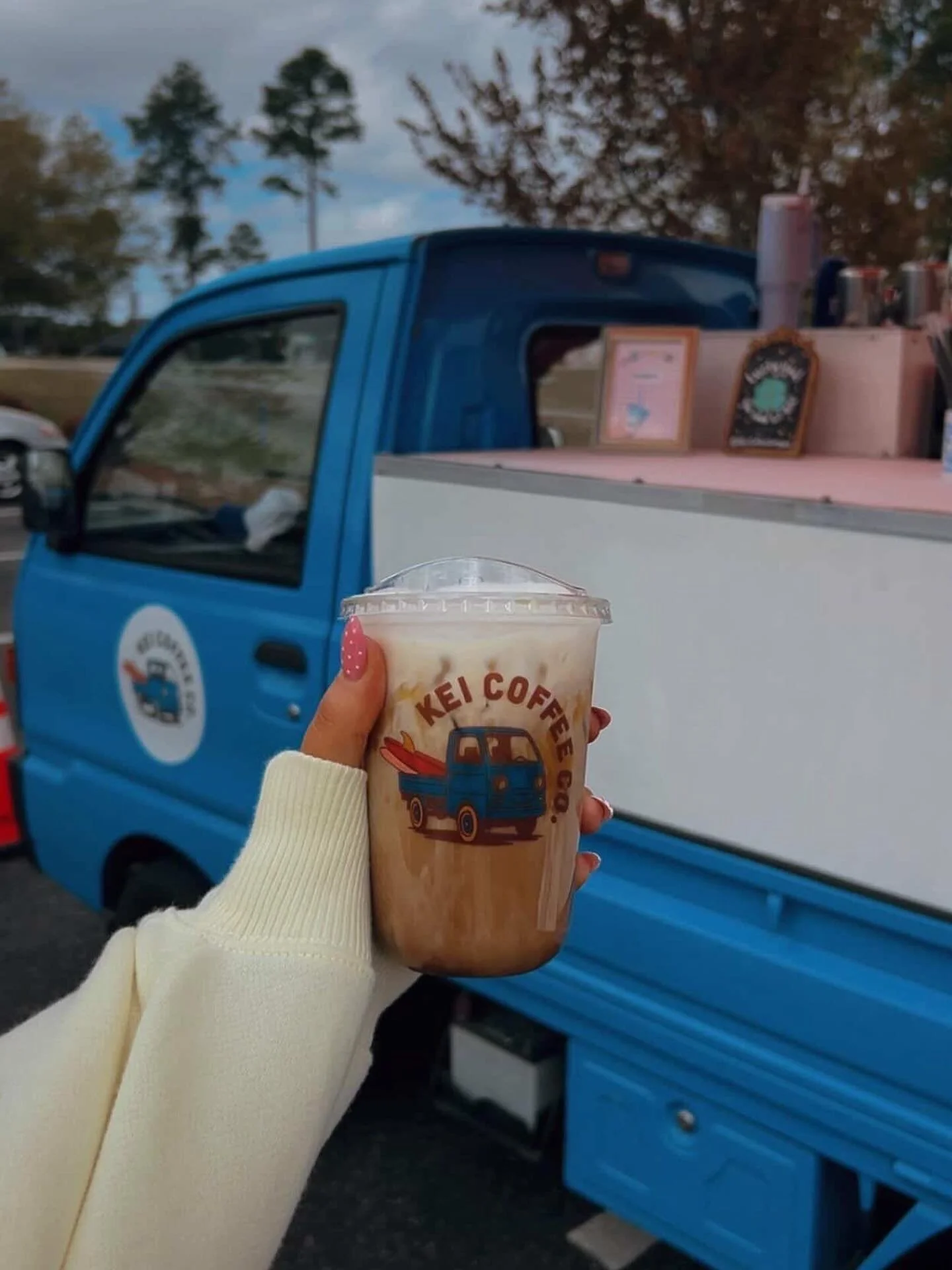 Happy Easter, folks! We're taking a long weekend to be with our favorite humans but we'll be back with a new menu this week! Enjoy your time and see you soon. 😎