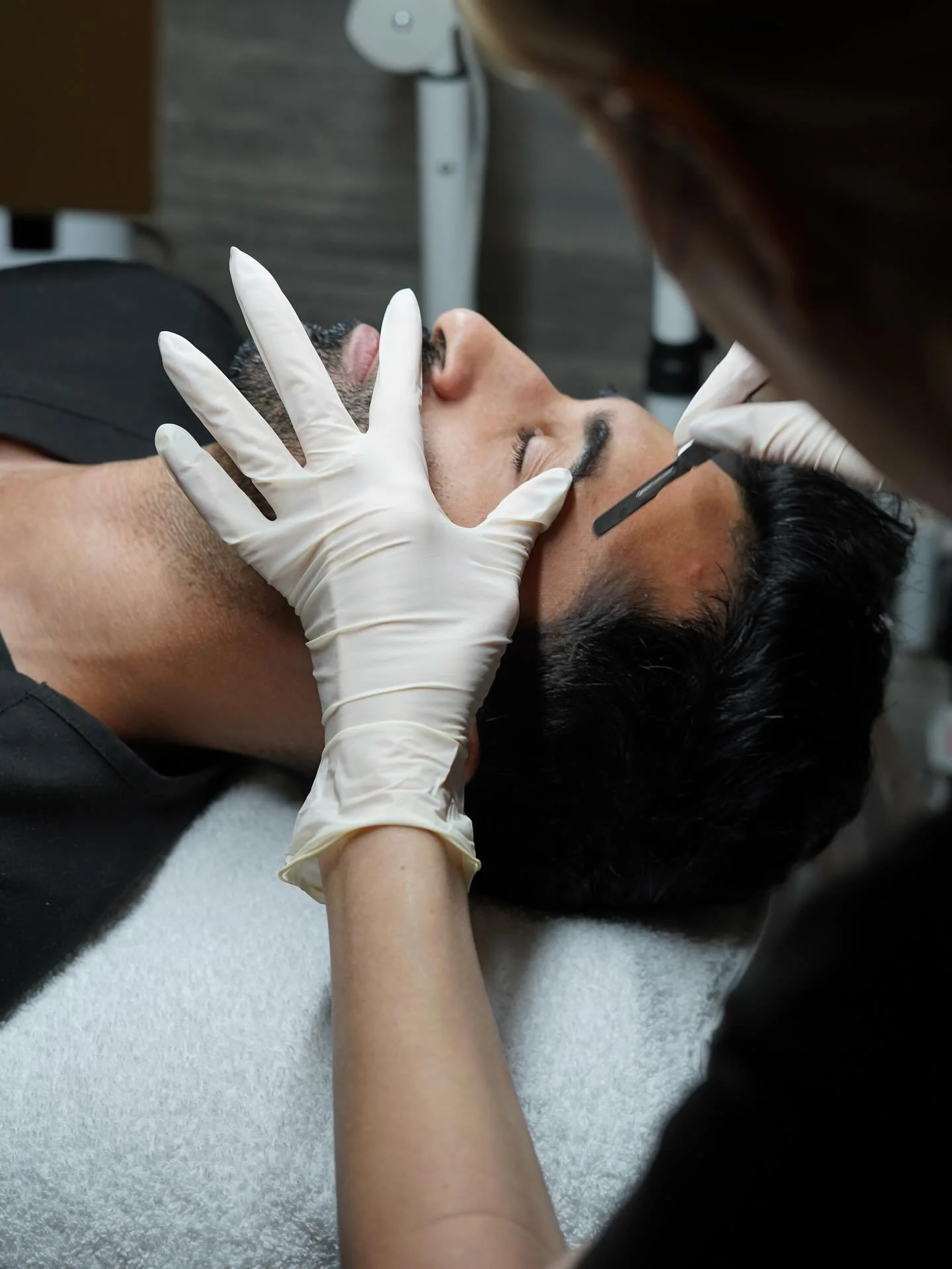 The Role of Skin in Facial Rejuvenation ✨&thinsp;
&thinsp;
Surgery can address structure, balance, and form &mdash; but healthy skin is what truly completes the result. That&rsquo;s why I believe collaboration with skilled aestheticians is so importa