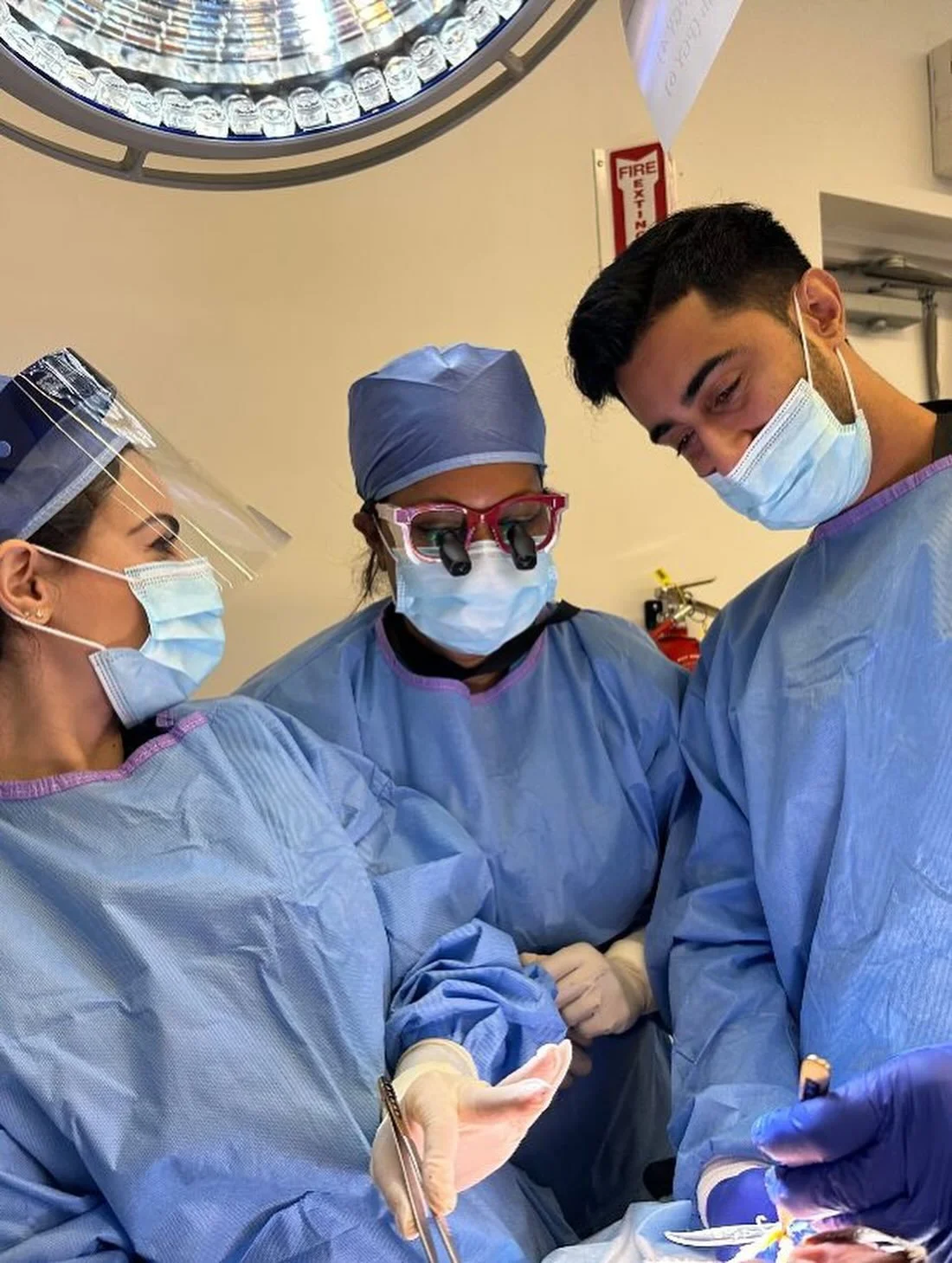 Stryker Trauma Course 💀&thinsp;
&thinsp;
Facial plastic surgery extends far beyond cosmetic procedures. During training I had extensive exposure to trauma and reconstructive surgery, and courses such as the Stryker Facial Trauma and Reconstruction p