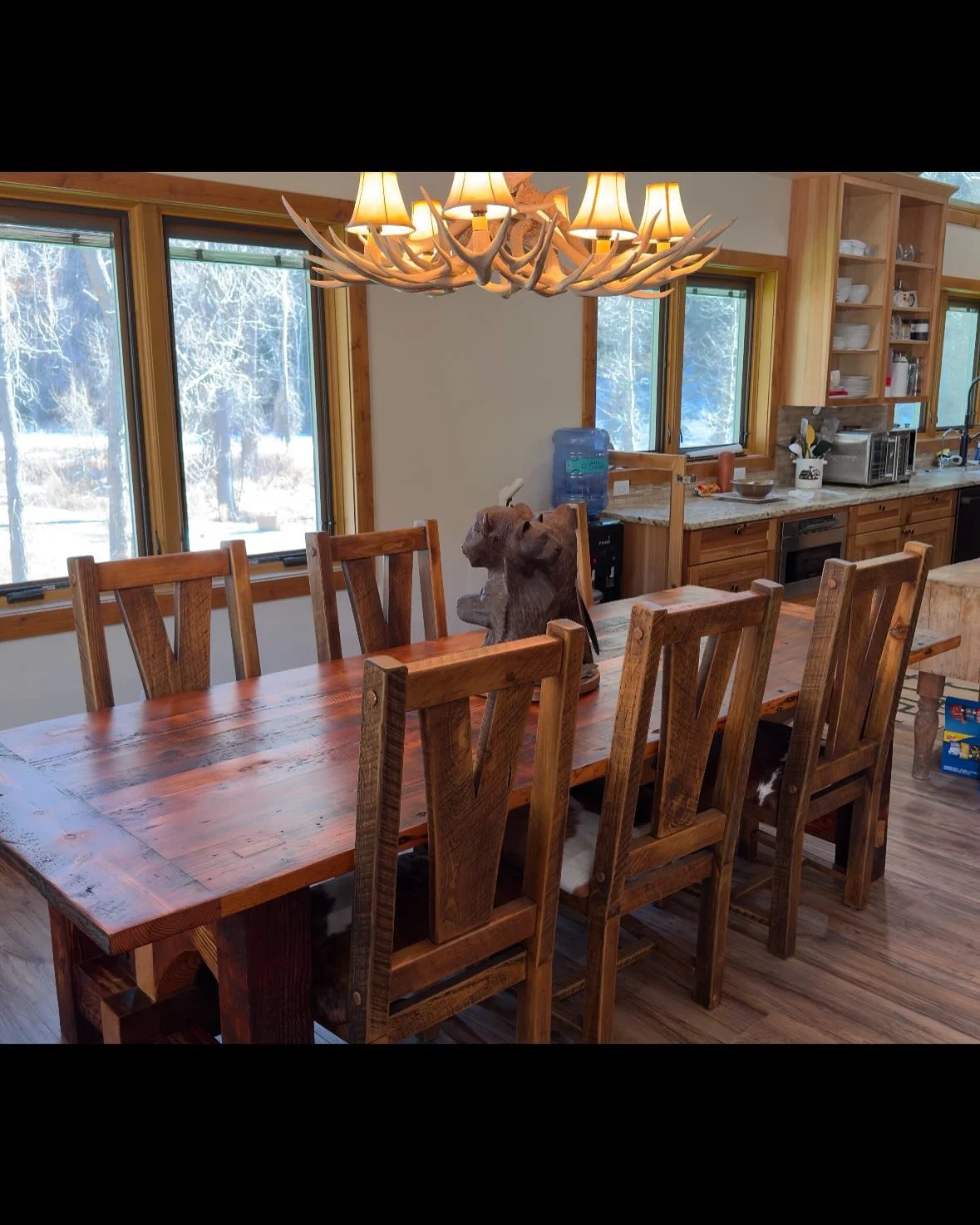 Custom farmhouse style dining table snug in its new home in Durango 🥰 Using all locally sourced reclaimed Doug Fir from @lovettdecon 
.
.
.
.
#wood #woodworker #woodworkersofinstagram #smallbusiness #furniture #furnituremaker #diningtable #blackwaln