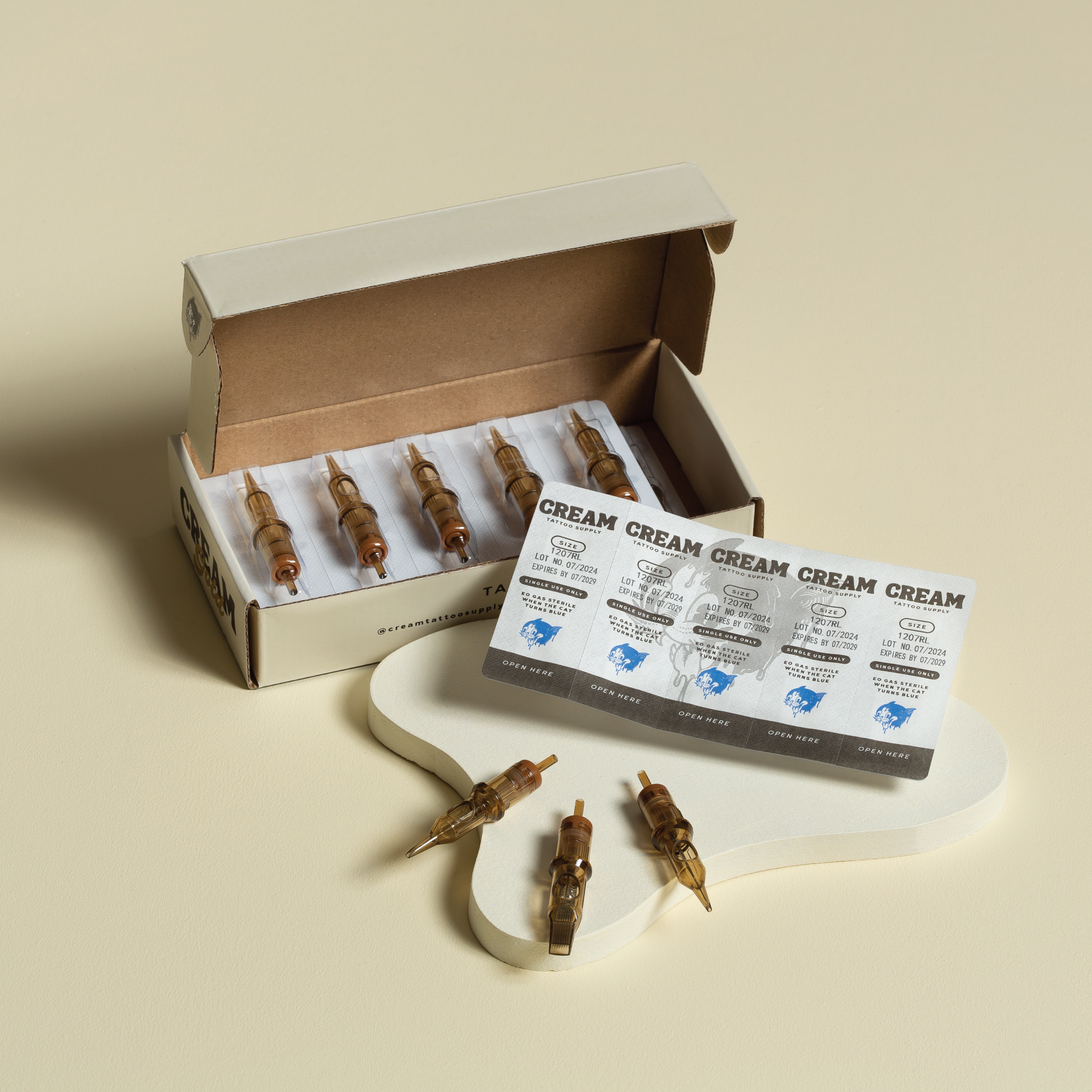 20 pieces in a box

More stabilization / safety from blow back

Narrow mag housings for getting into tight spaces

Made from Japanese stainless steel

Gold cartridges have a narrow housing which make them great for fine line work and tight spaces!

T