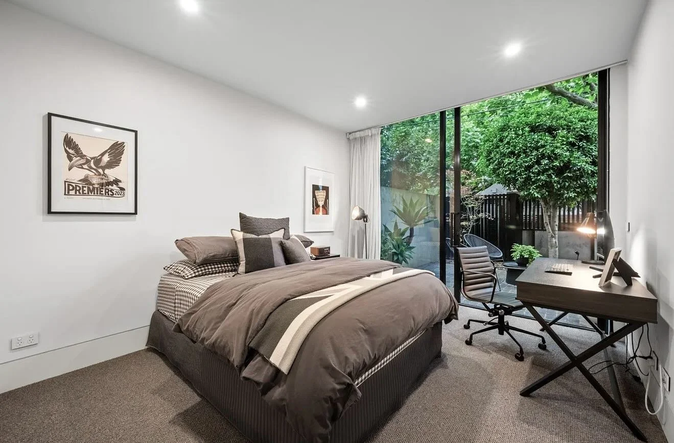 V. Toorak 
#BSPCoatings team in Victoria led by John and James. Great work on this beautiful Toorak pad! 
#BSPCoatingsbybasti #dulux #paint #melbourne