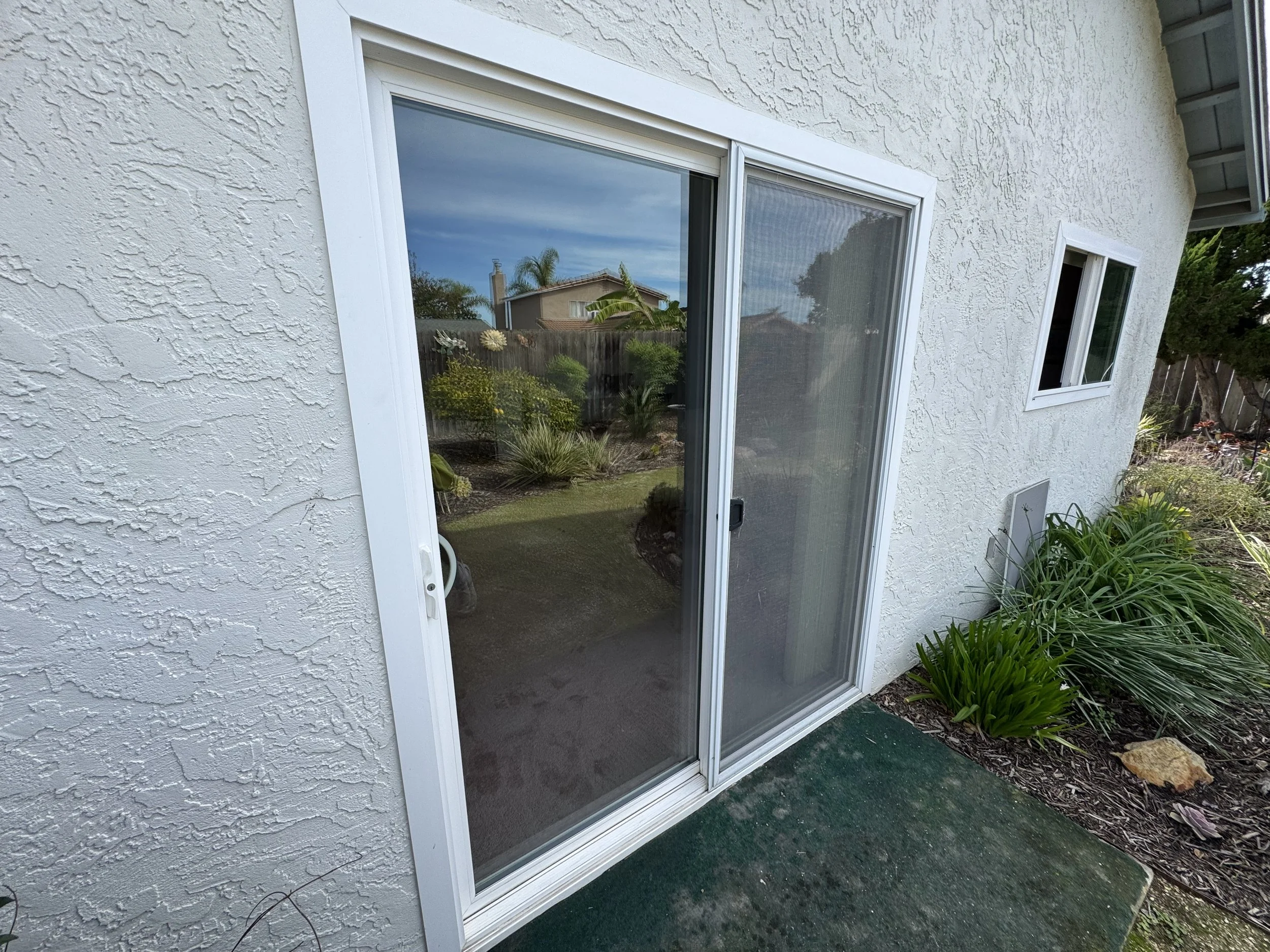 Signature Wash - Up to 16-24 Windows (Glass & Frames + Deep Clean Tracks & Sills)