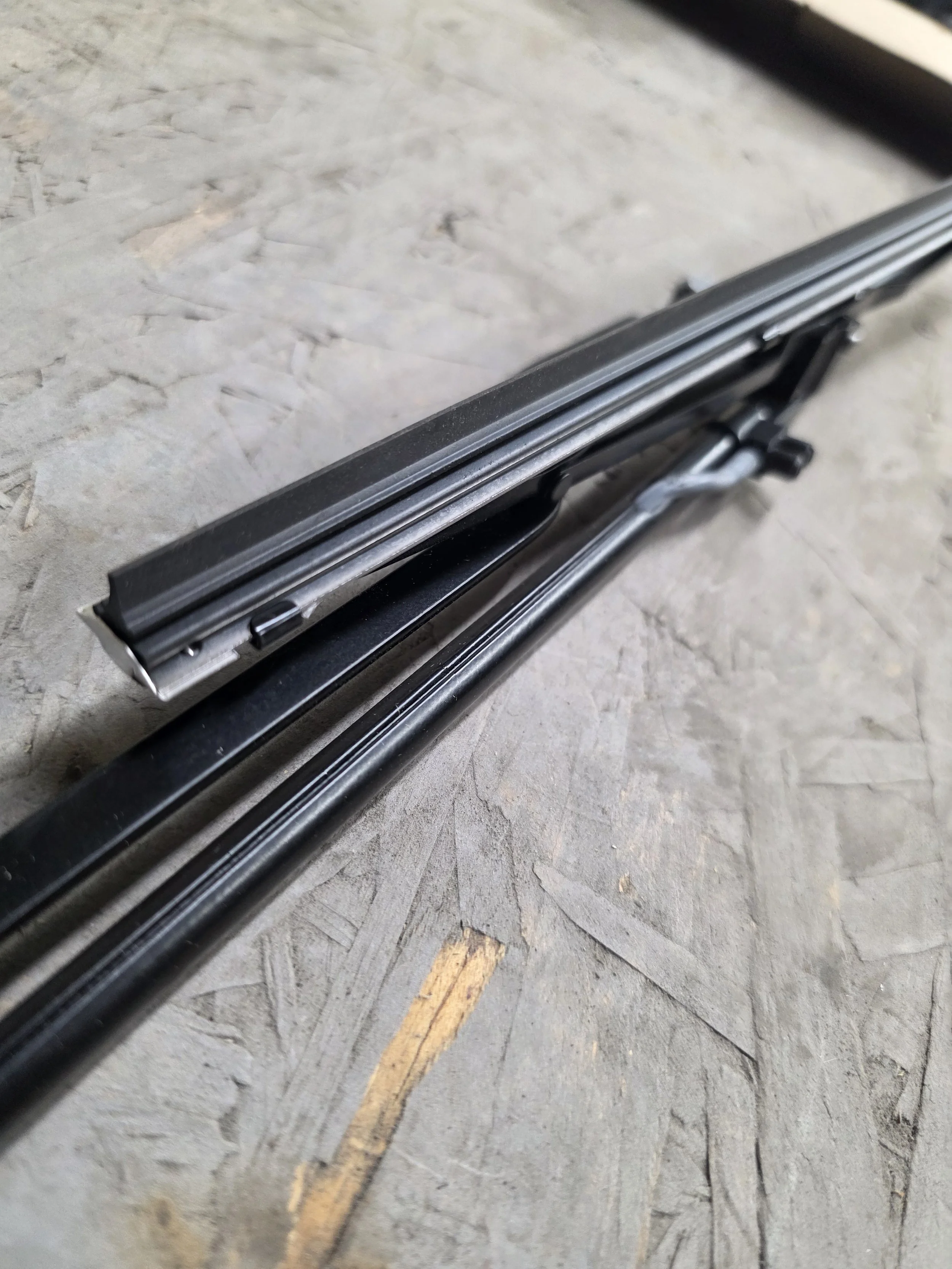 Paccar L Windshield Wiper Blade & Arm Assembly # GS3383