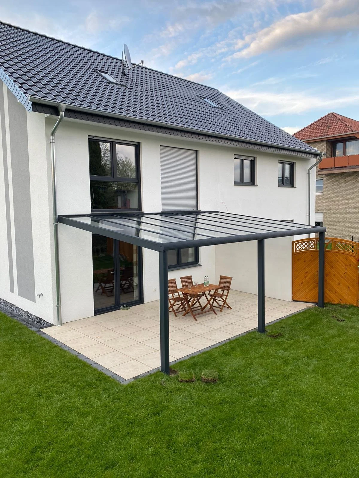 Terrassenüberdachung-Alu-RAL7016 anthrazit-VSG-Holzsegen-Bielefeld.JPG