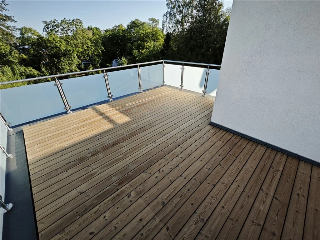 Dachterrasse Holzbelag Thermo Kiefer geclipst Holzsegen Bielefeld