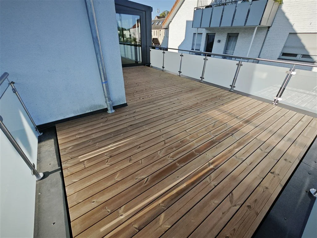 Dachterrasse Holzbelag Thermo Kiefer geclipst Holzsegen Bielefeld
