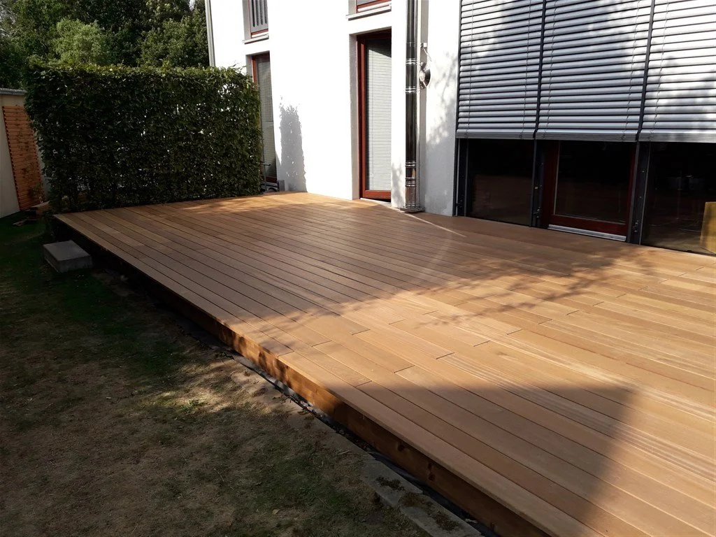 Fertige Bangkirai Holzterrasse glattes Profil edles Hartholz Holzsegen Bielefeld