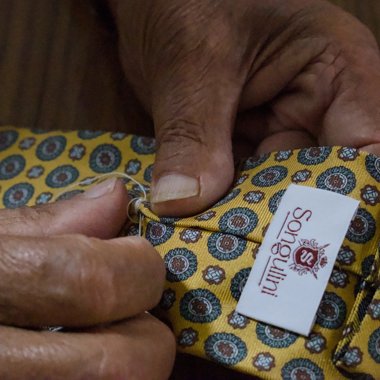 True luxury is found in the details.

At Songulini, our ties are crafted with meticulous attention to construction and fabric. From premium Italian textiles to elegant finishes, every element is chosen with purpose.

Designed for gentlemen who apprec