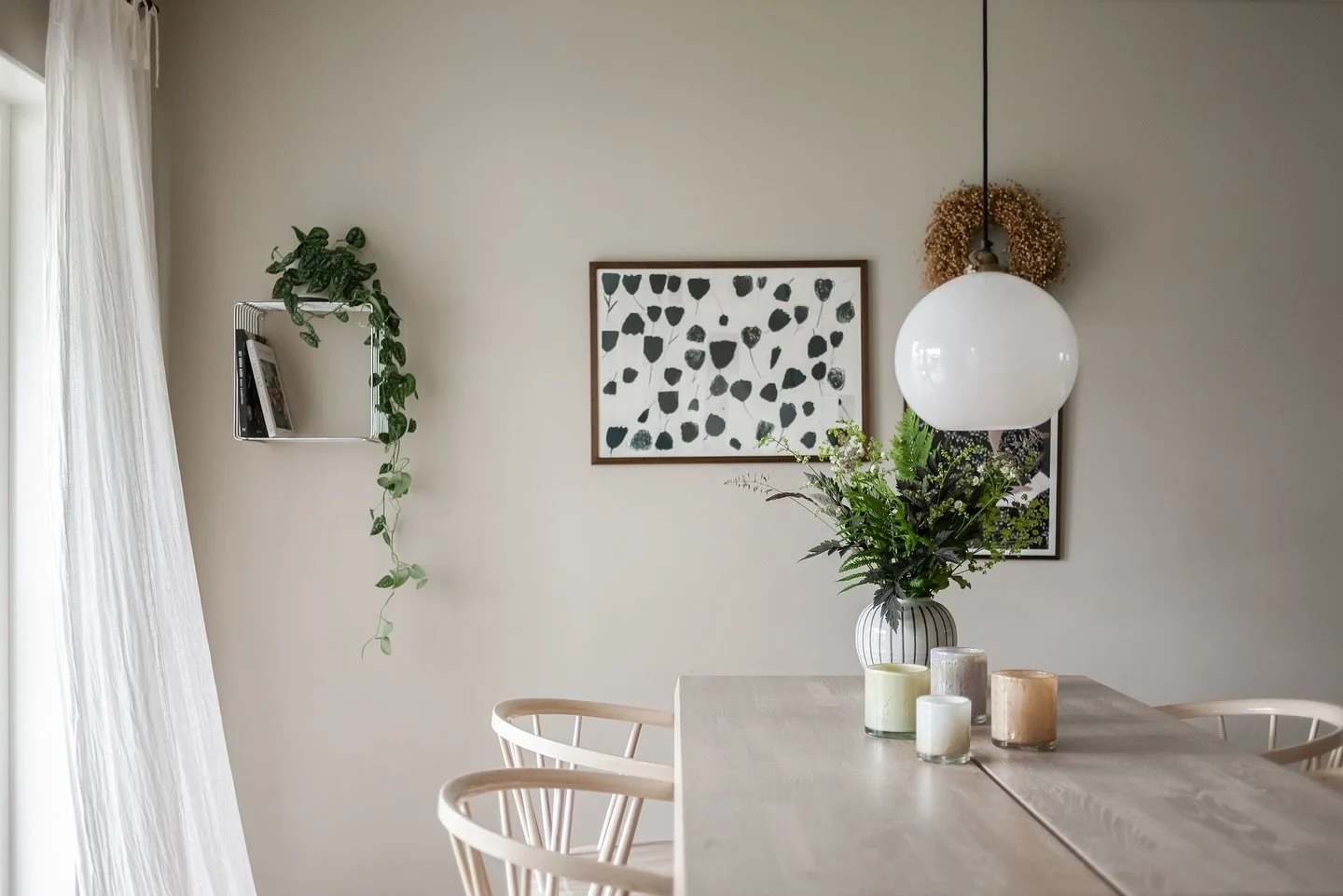 Back in business efter 2 veckors f&ouml;r&auml;ldraledighet 😻
Boka g&auml;rna in mig via @se360.se 📸

@se360.se #photography #hemtillsalu #heminspiration #home #homeinterior #homestyling #inredning#hem#scandinaviandesign  #canoneos #canonphotograph