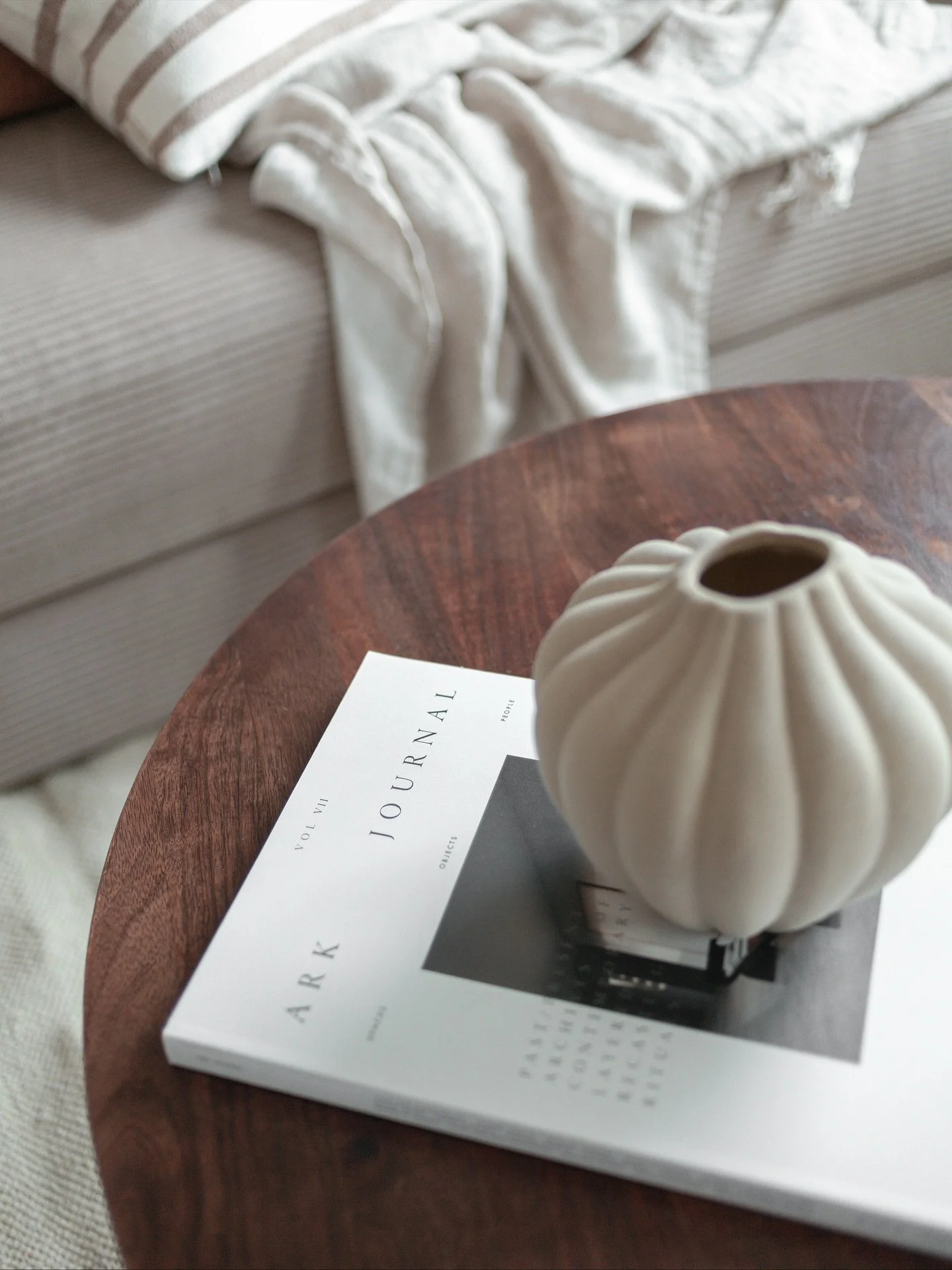 Hammarsmedsgatan 👌🏻

M&auml;klare @bjurforspartille 
Styling @moodhousehomestyling 

@se360.se #photography #hemtillsalu #heminspiration #home #homeinterior #homestyling #inredning#hem#scandinaviandesign  #canoneos #canonphotography #interiordesign