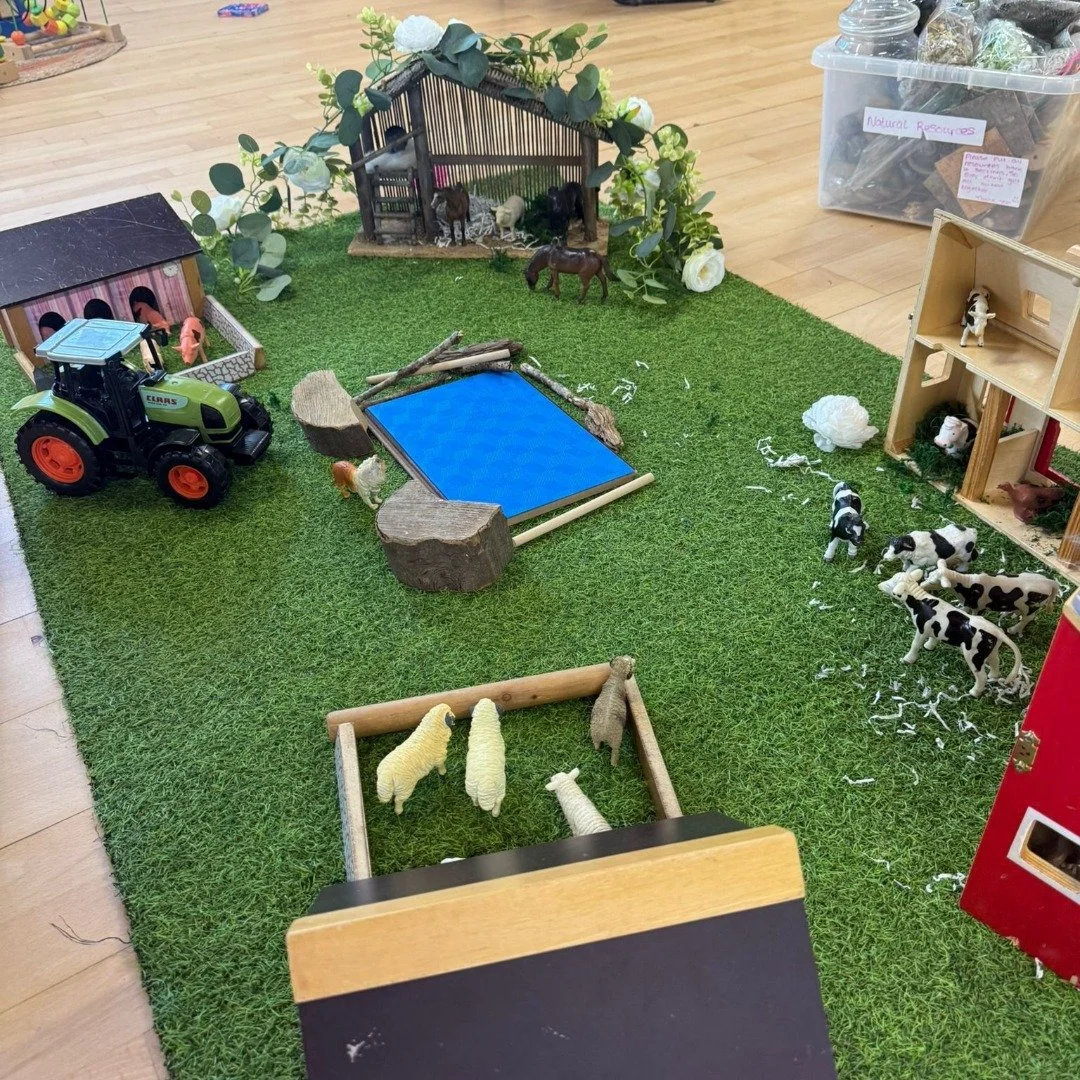 Transforming play into learning! Sometimes we have some indoor time, but that does not mean we stop learning about nature! It also helps develop social skills through imaginative play. Children learn to communicate, recognise roles within the farm, a