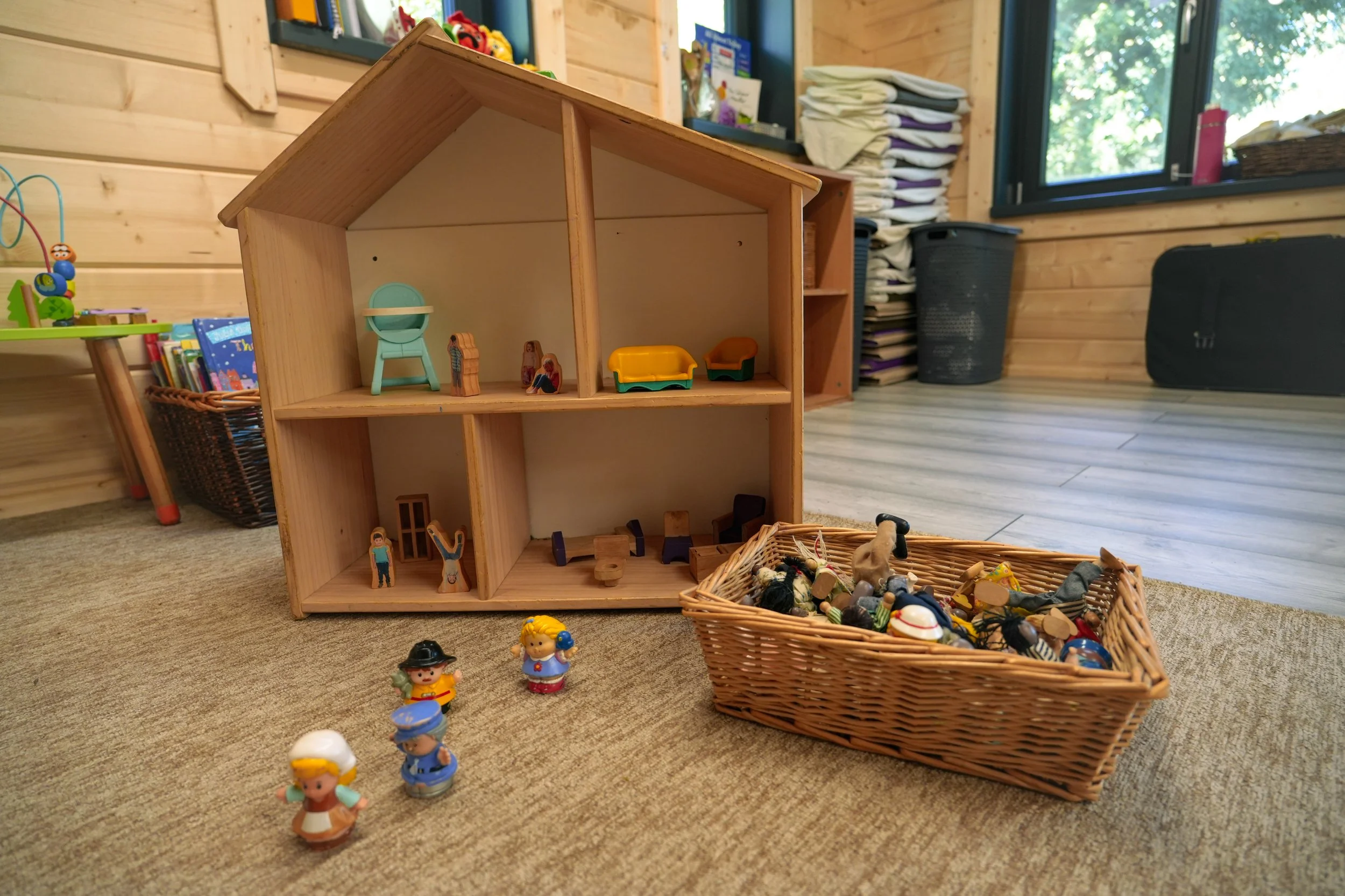 Nursery In Room Deputy Manager