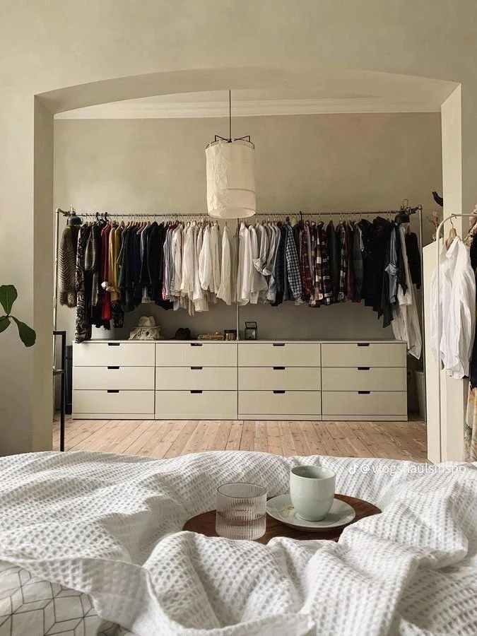 Stylisme personnel home organizing dressing organisé harmonisation habitat Céline Adler Paris Angers