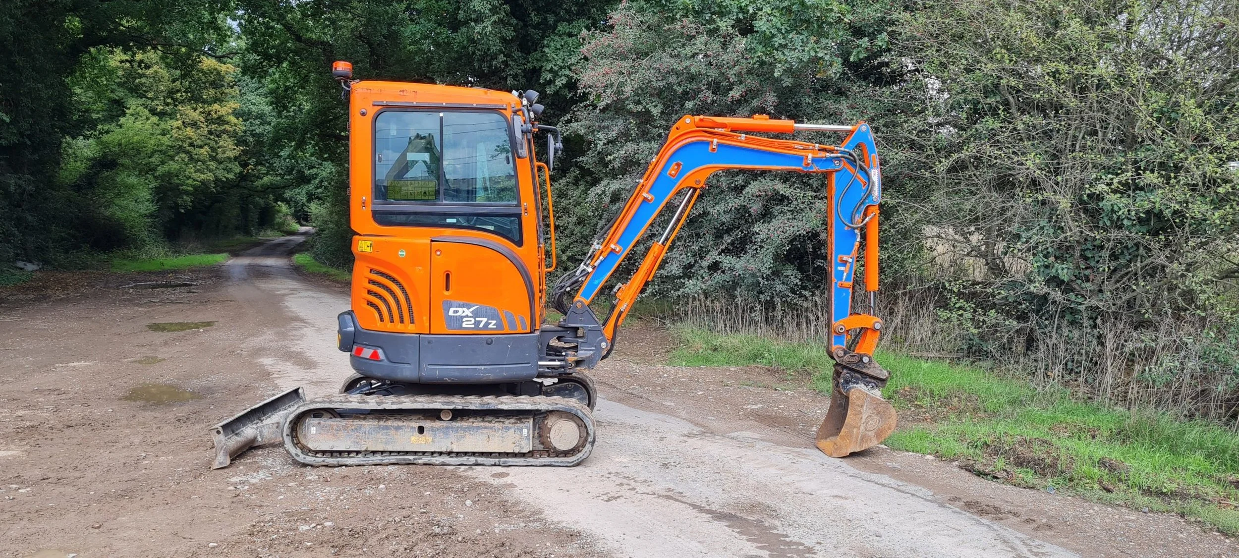 Doosan DX27 Digger