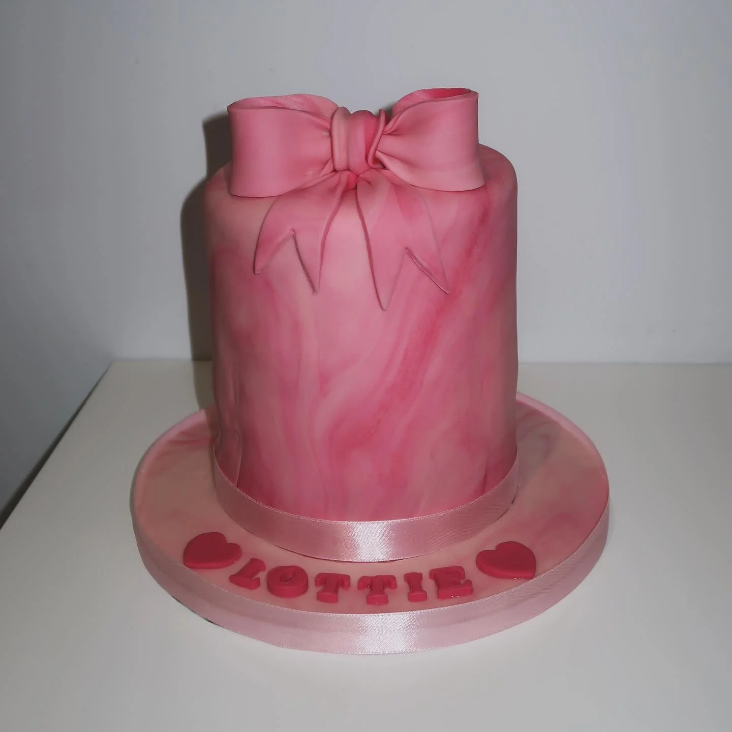 She’s pretty, she’s pink, she’s ready to party ðð°
DM to order your custom cake! ð
#PinkCake #BirthdayVibes #CustomCakes #homebaker #smallbusiness