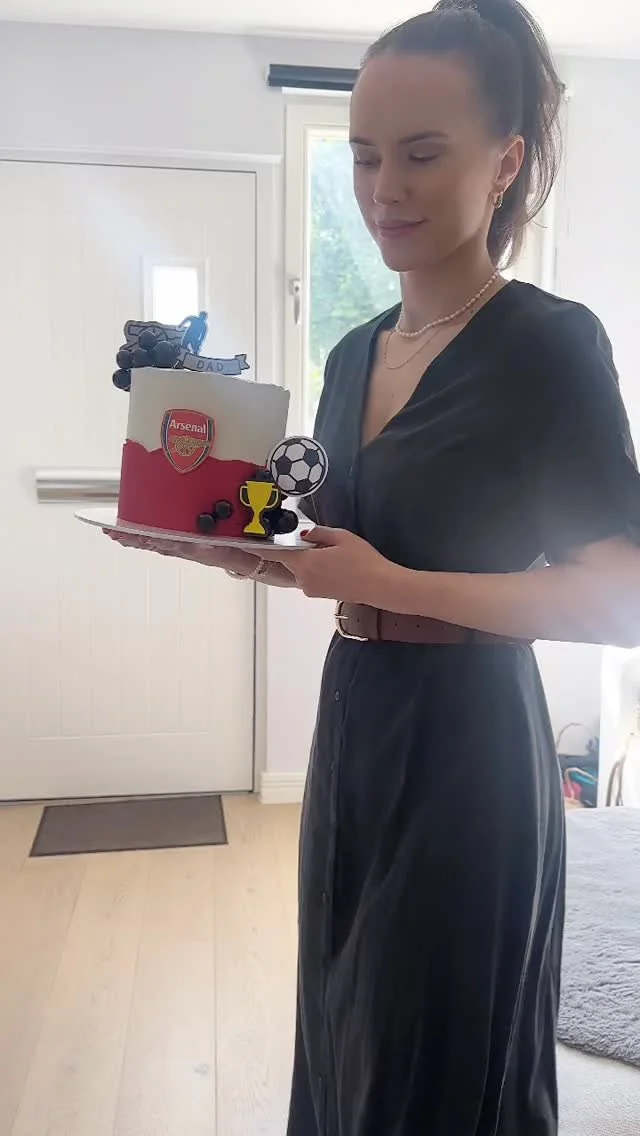 Every football fan deserves a sweet win! â―âĻ Order your custom cake today
#football #arsenal #gunner #customcakes #essexcakes #withamcakes #baking #smallbusiness