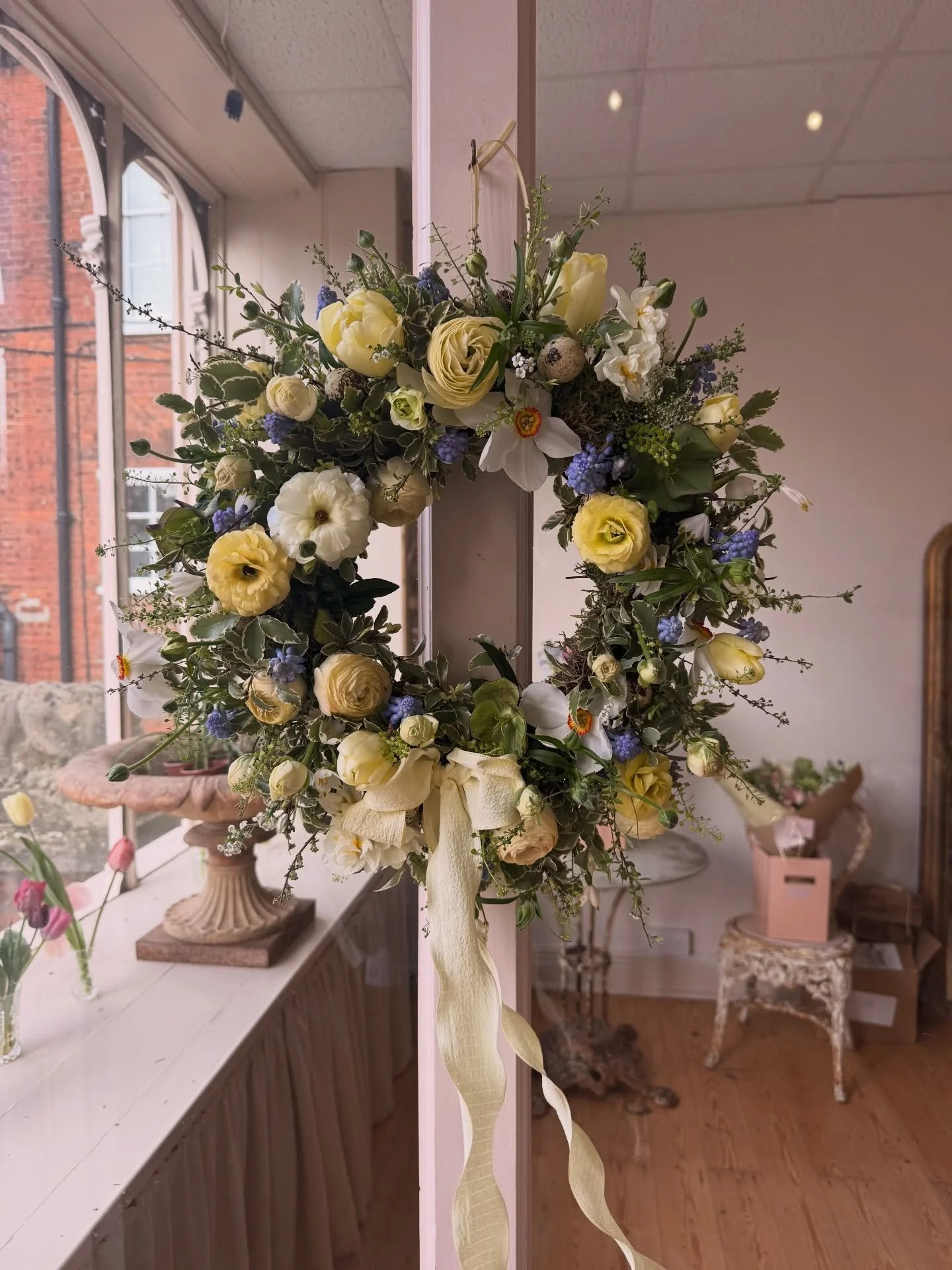 A little bit of life outside of work 🦋🌷🐣🌾&hearts;️

1. Finally visiting the gorgeous @countryhouseflowersholt 🫶🏻
2. Walking around Covent Garden the evening before @ucl 🥰
3. @nobodyschild frills have my heart.
5. A pinch me moment when I reali