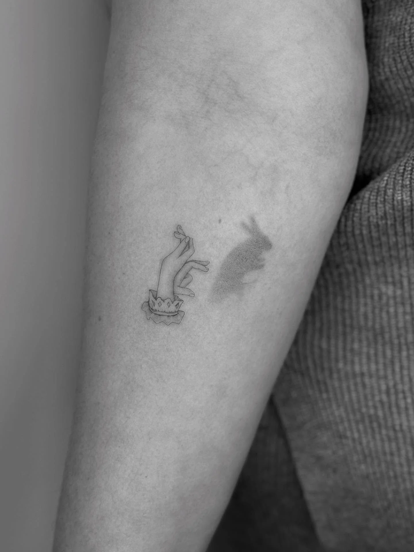 vintage victorian shadow puppet 🐇🪞🕯️

#finelinetattoo
